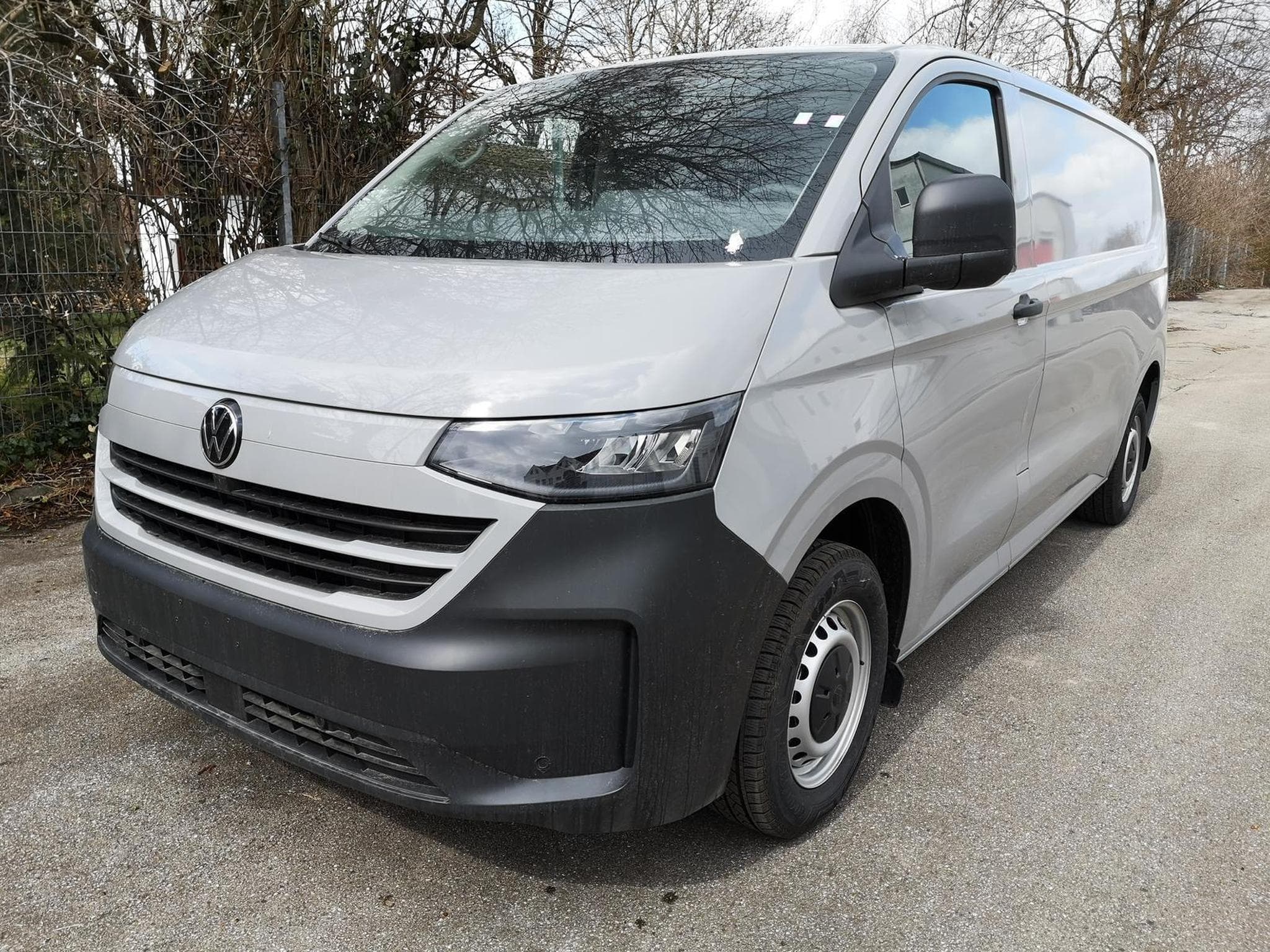 VW T7 BEV 100 kW RWD LR (2026) - Photo 1