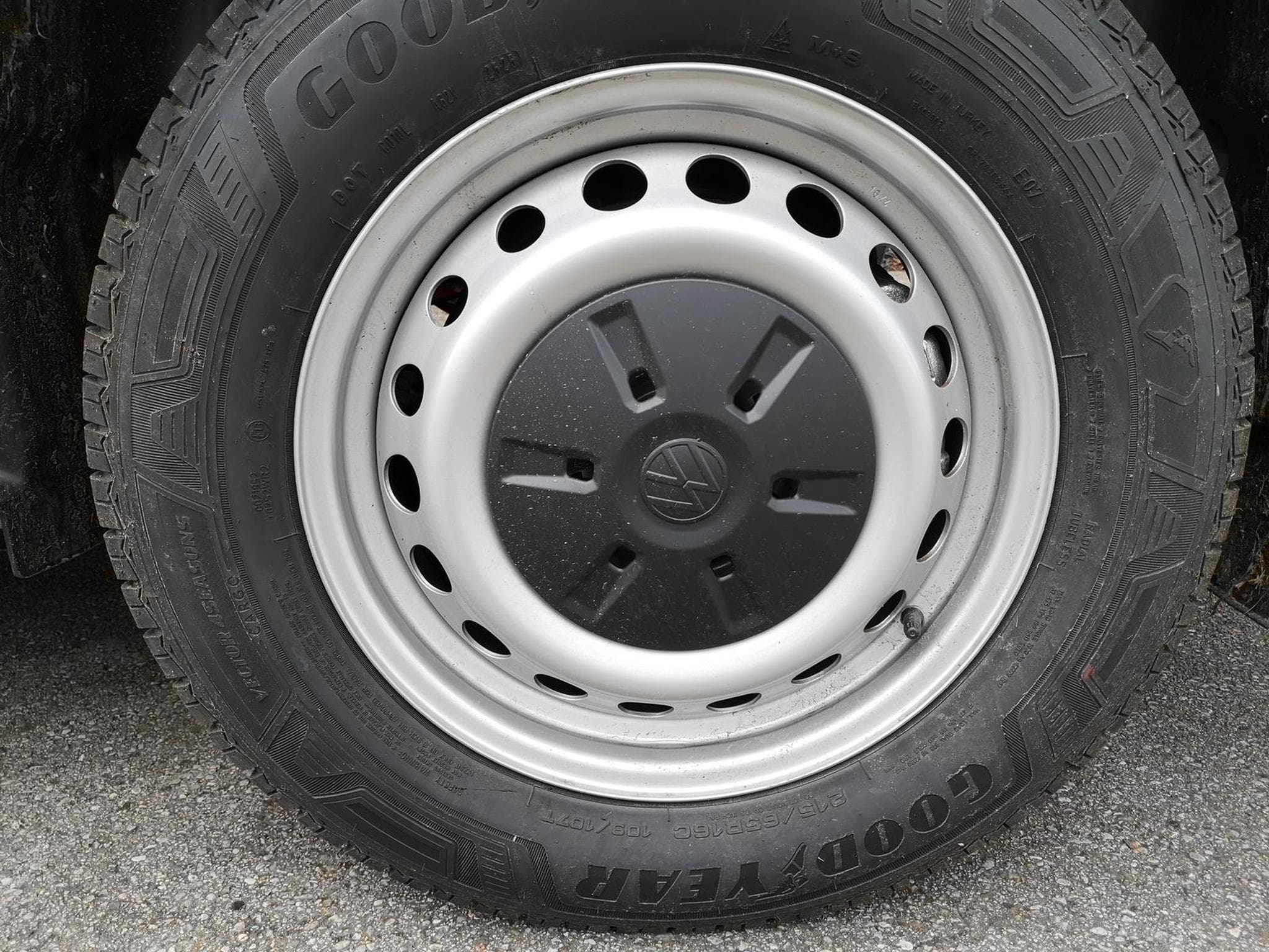 VW T7 BEV 100 kW RWD LR (2026) - Photo 3