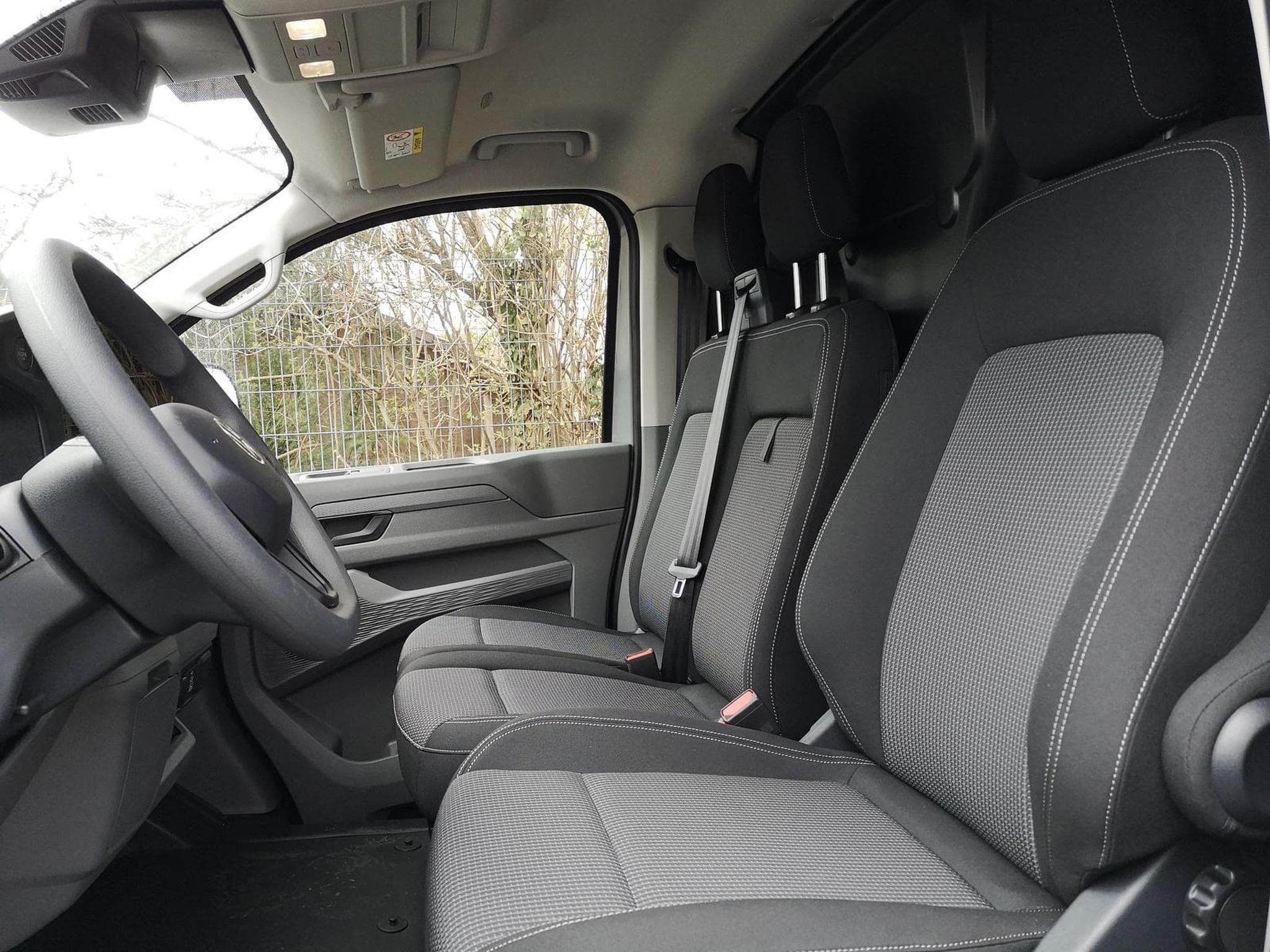 VW T7 BEV 100 kW RWD LR (2026) - Photo 7