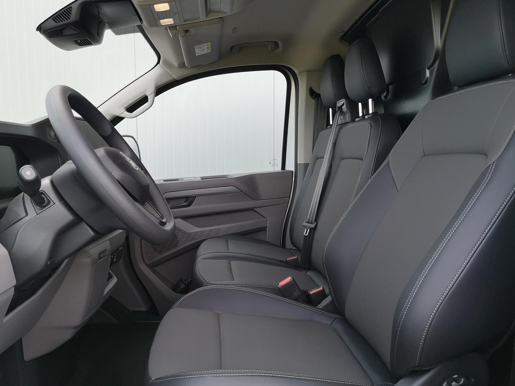 VW T7 BEV 100 kW RWD LR (2026) - Photo 6