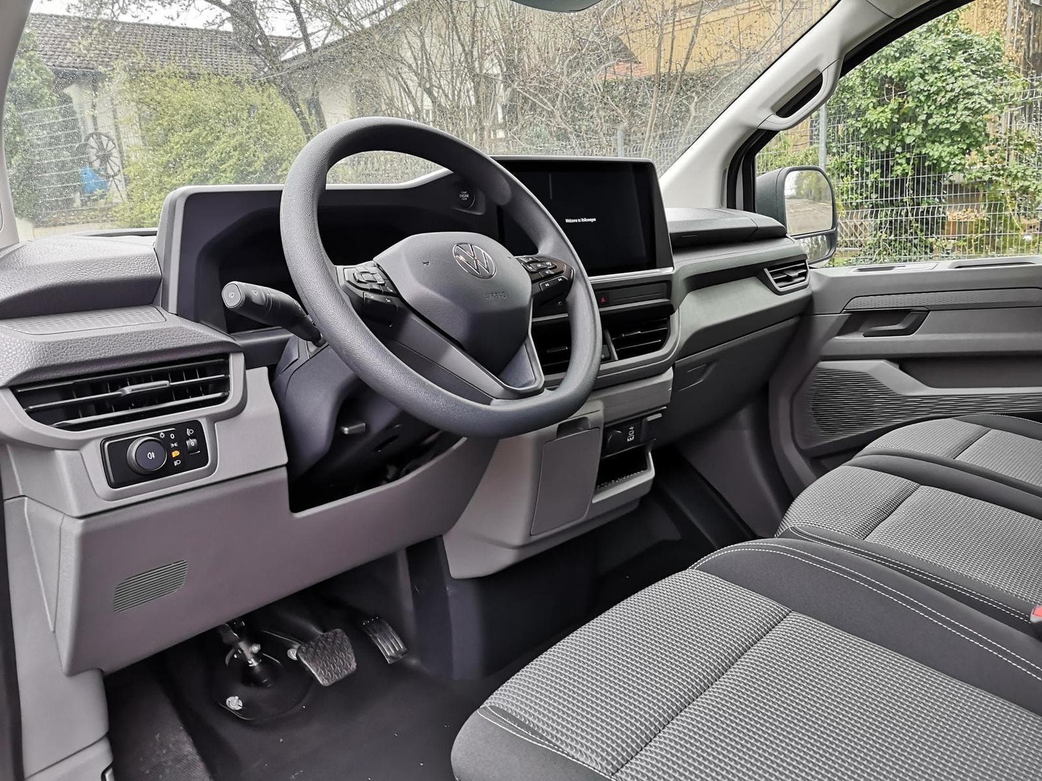 VW T7 BEV 100 kW RWD LR (2026) - Photo 6