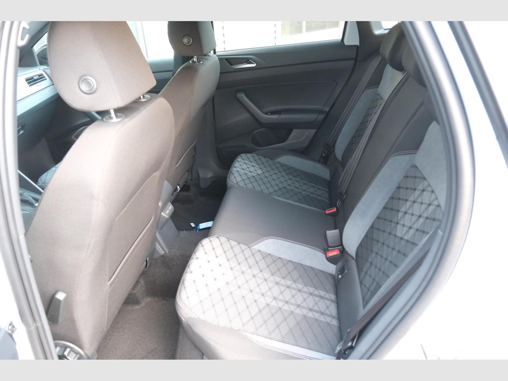 VW Taigo 1.0 TSI DSG (2026) - Photo 8