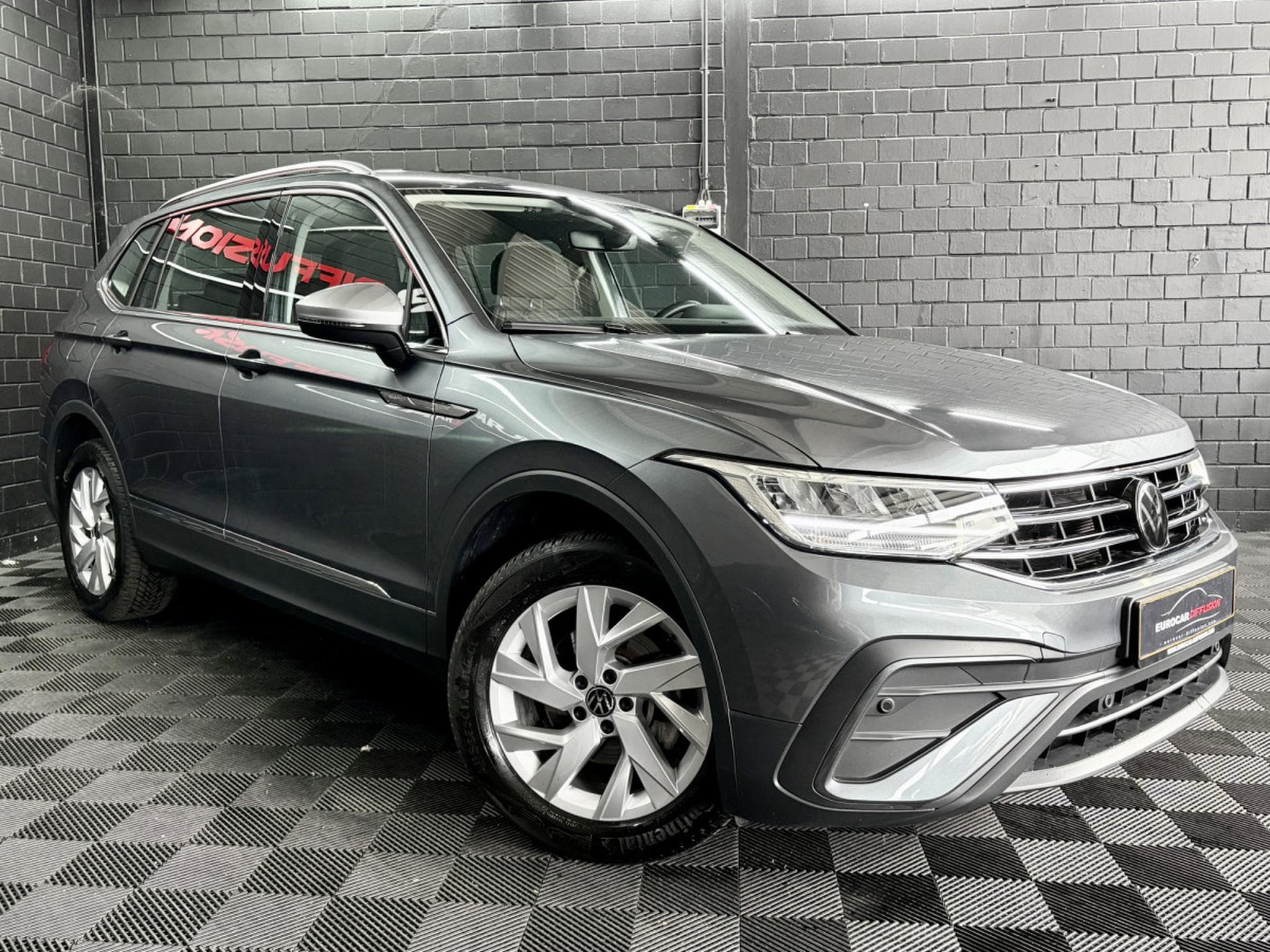 VW Tiguan Life 1.5 TSI 150 CV DSG7 *7 PLACES *ATTELAGE* *HAYON* (2025) - Photo 3