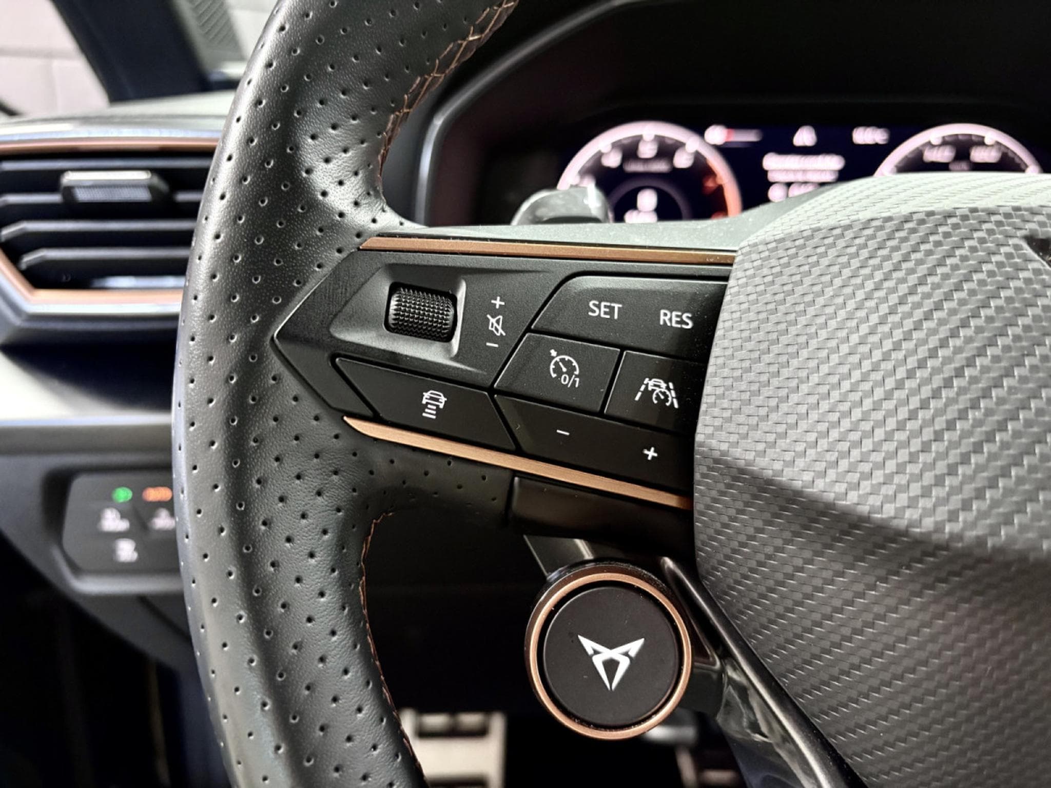 Cupra Leon ST VZ 2.0 TSI 300CV *PANO* *VSS* CAM* *BEATS* (2024) - Photo 9