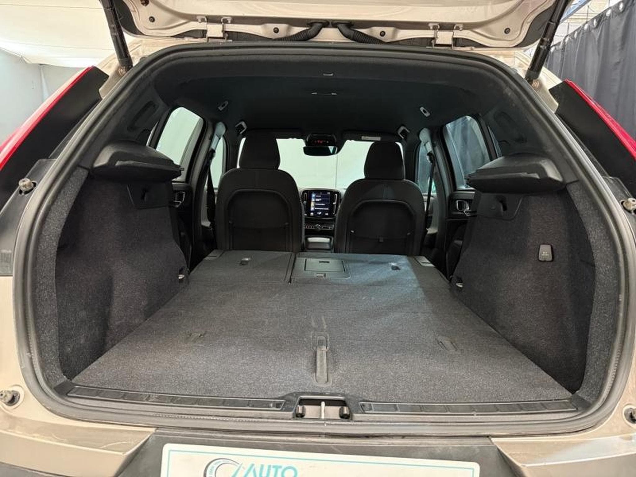 Volvo XC40 -21% T2 129ch Essential Geartronic 8 (2024) - Photo 12