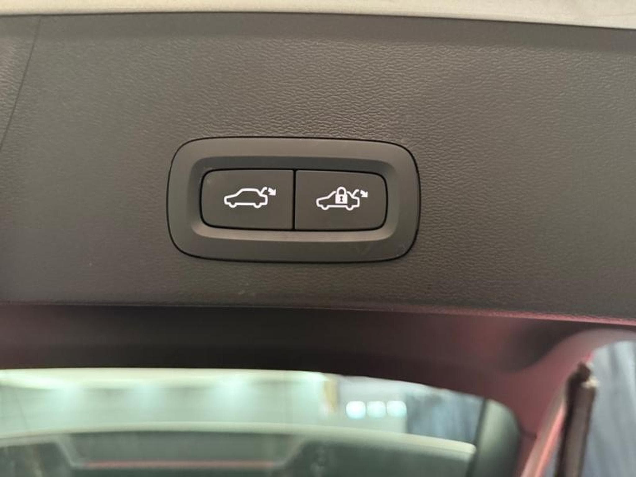 Volvo XC40 -21% T2 129ch Essential Geartronic 8 (2024) - Photo 13
