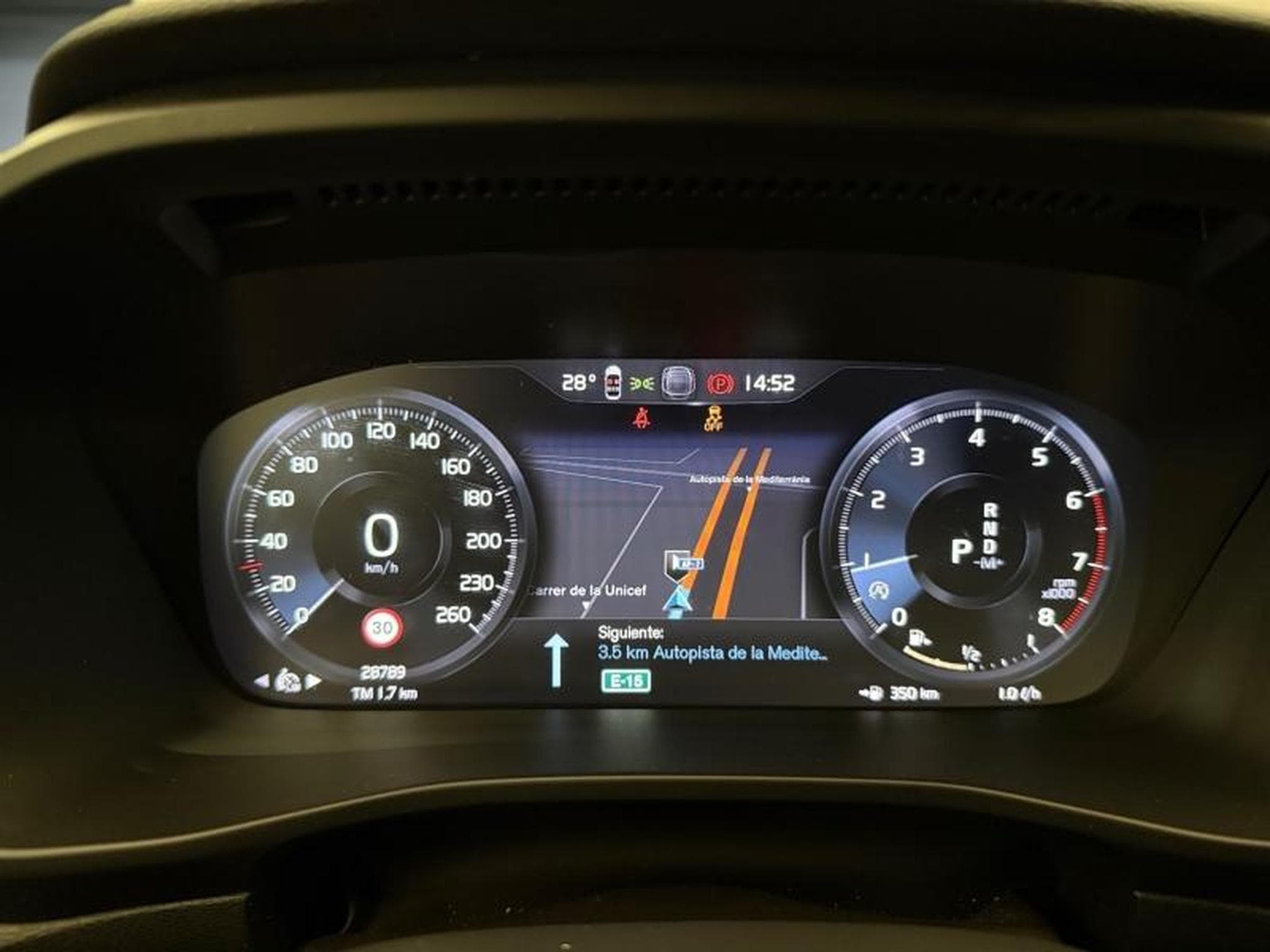 Volvo XC40 -21% T2 129ch Essential Geartronic 8 (2024) - Photo 18
