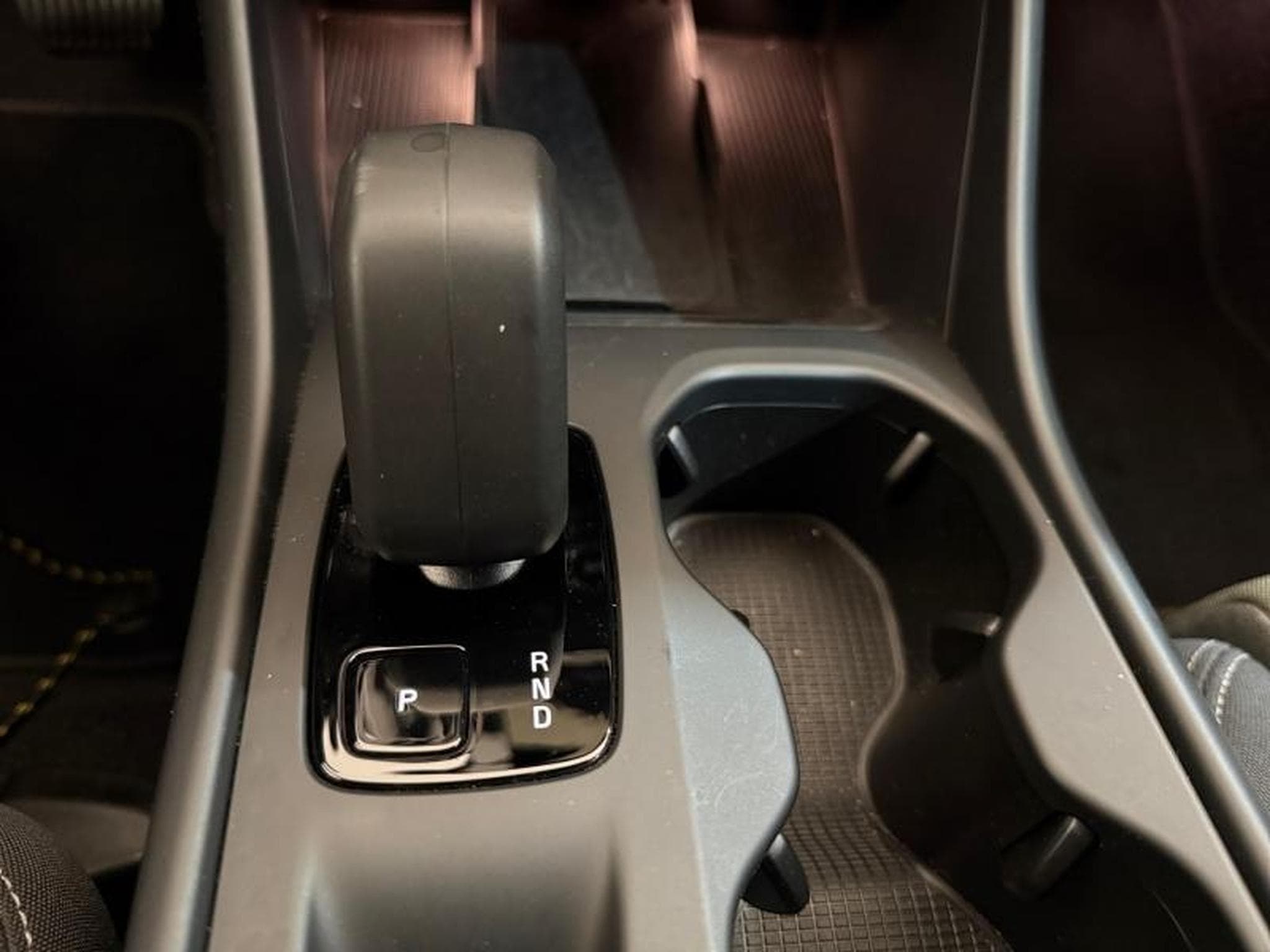 Volvo XC40 -21% T2 129ch Essential Geartronic 8 (2024) - Photo 20