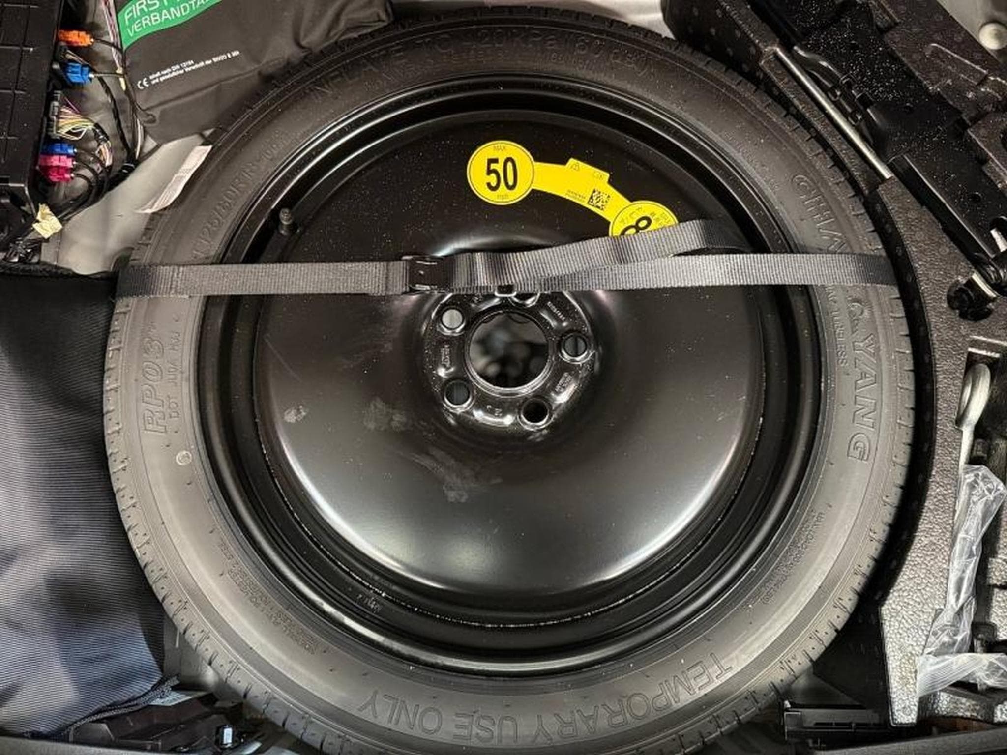 Volvo XC40 -21% T2 129ch Essential Geartronic 8 (2024) - Photo 21
