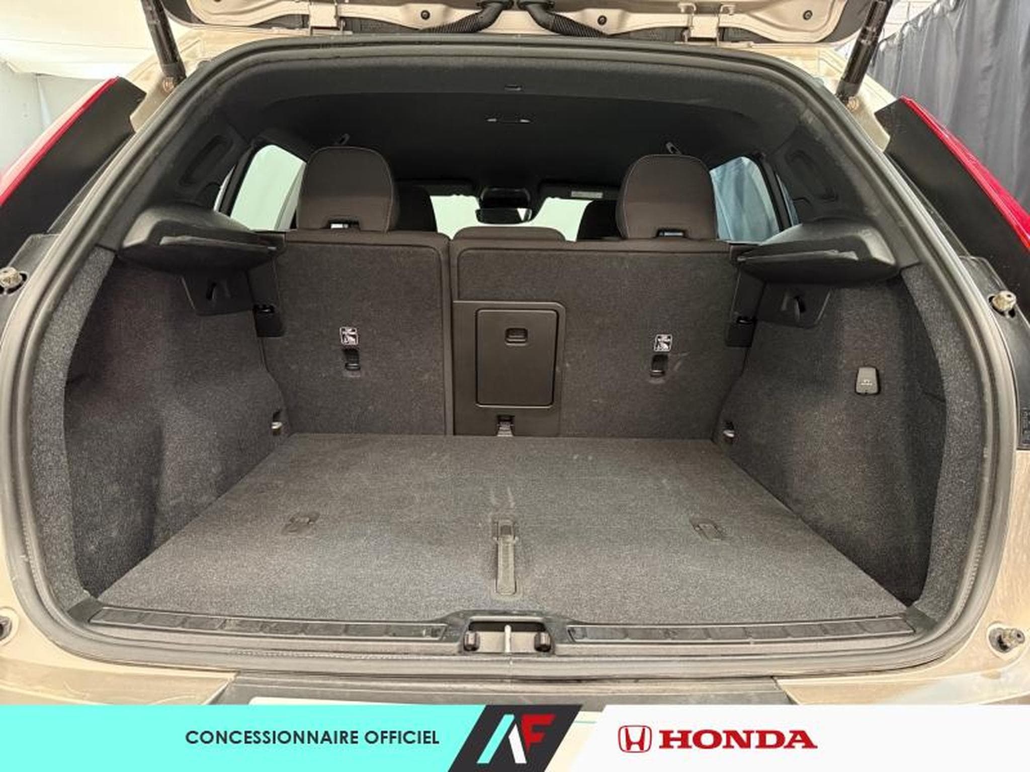 Volvo XC40 -21% T2 129ch Essential Geartronic 8 (2024) - Photo 3