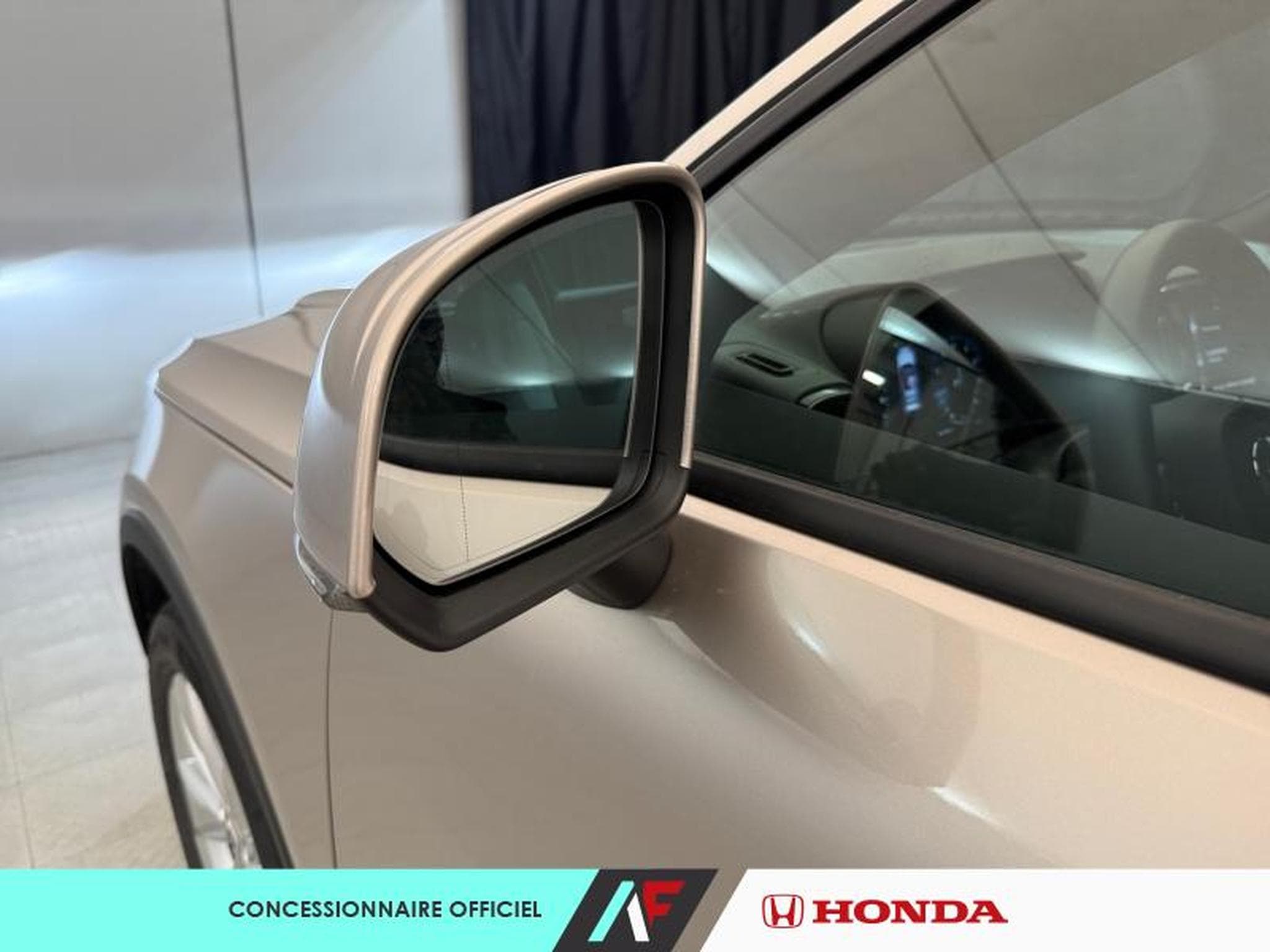 Volvo XC40 -21% T2 129ch Essential Geartronic 8 (2024) - Photo 5