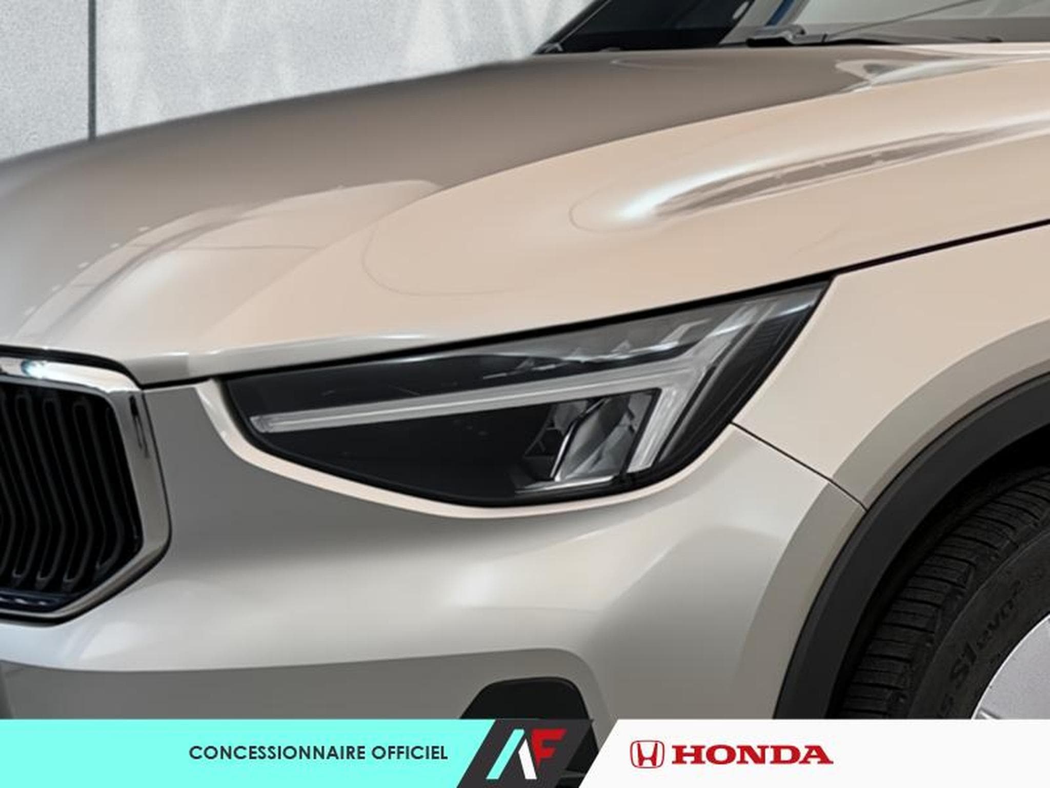 Volvo XC40 -21% T2 129ch Essential Geartronic 8 (2024) - Photo 7
