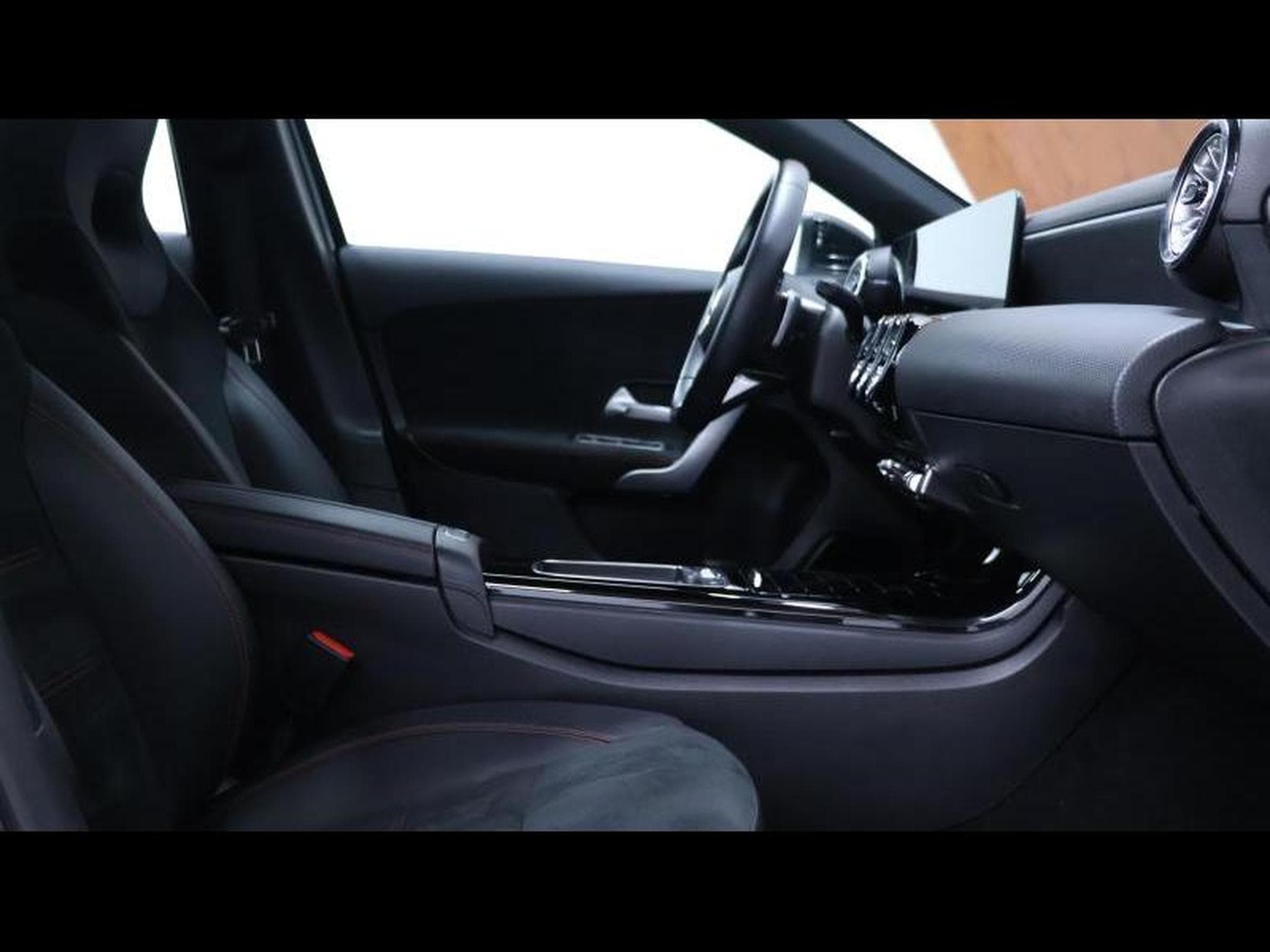Mercedes A 180 d AMG Line 8g-DCT (2024) - Photo 11