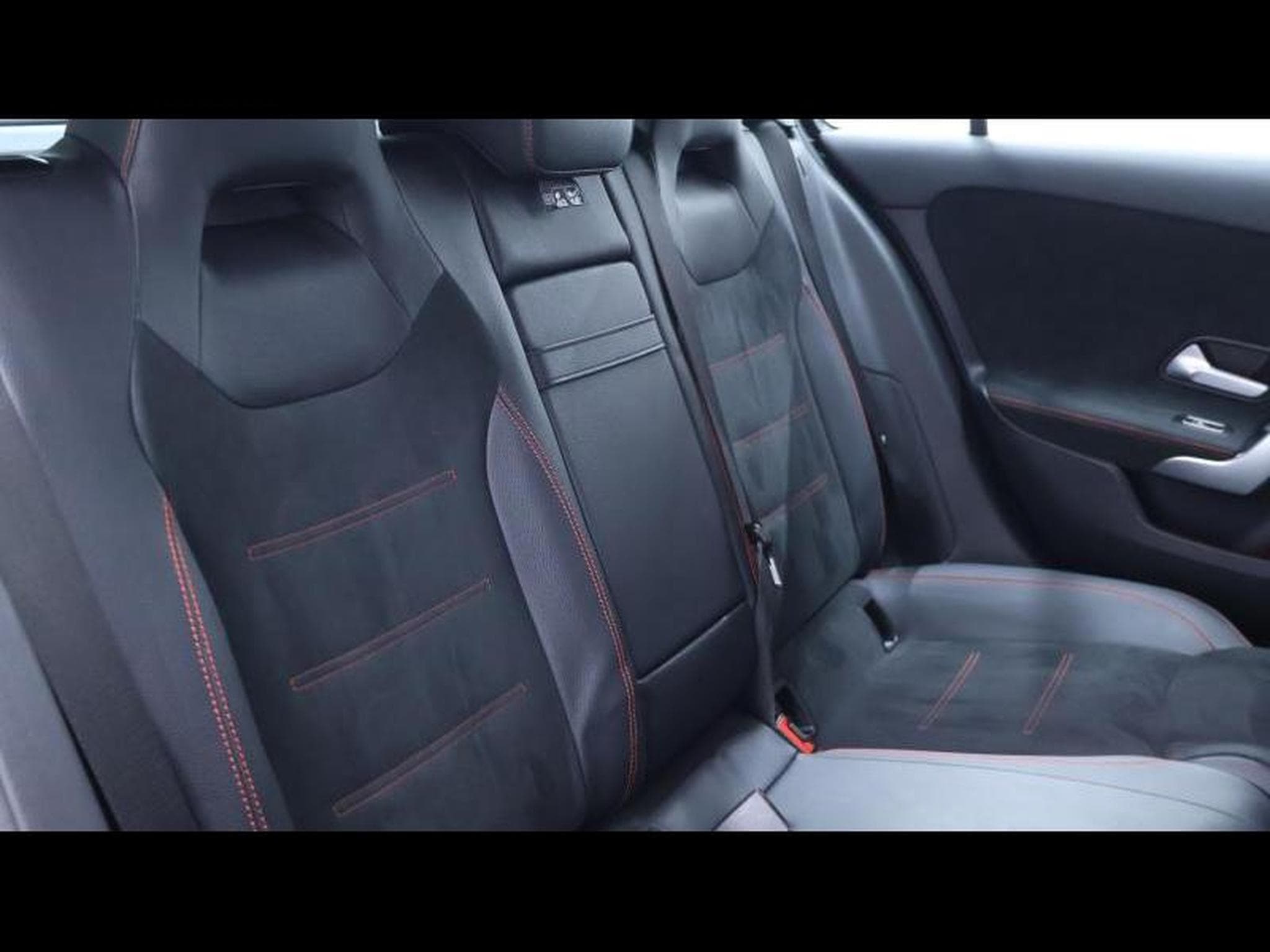 Mercedes A 180 d AMG Line 8g-DCT (2024) - Photo 14