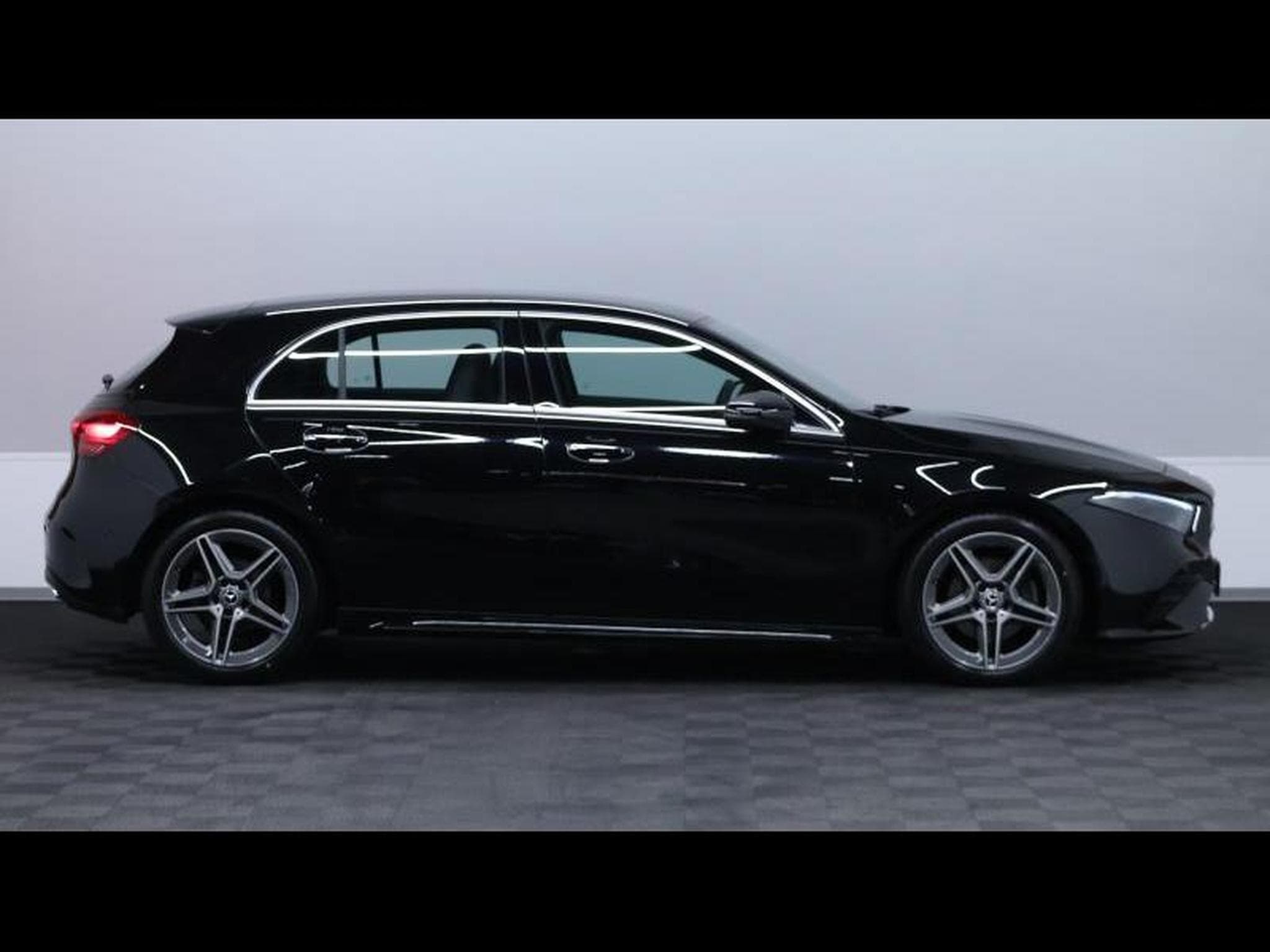 Mercedes A 180 d AMG Line 8g-DCT (2024) - Photo 4