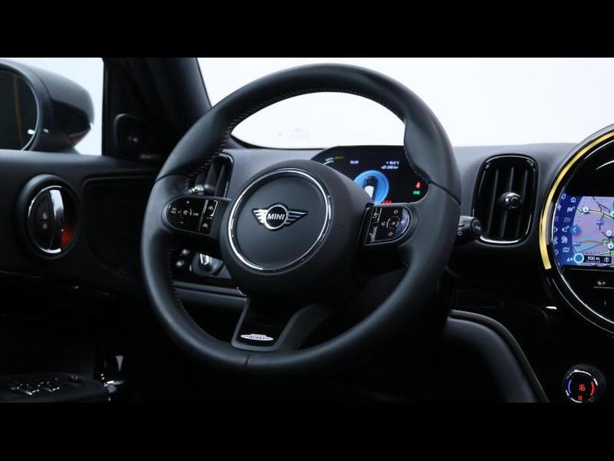 MINI Countryman 1.5 Cooper SE Steptronic (2023) - Photo 16
