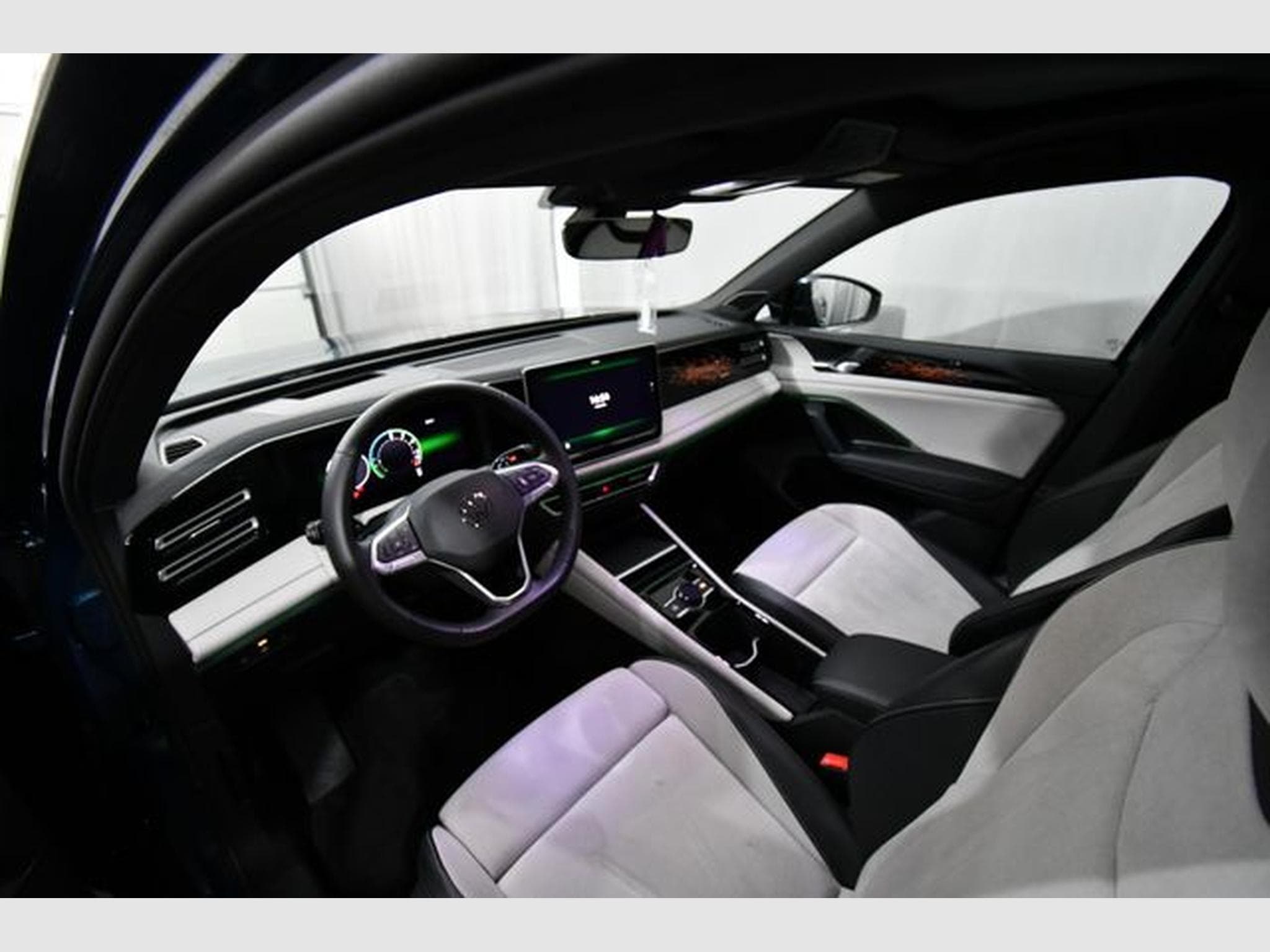VW Tiguan Tiguan 1.5 TSI eHybrid 200 kW Elegance, AHK, DCC (2025) - Photo 7