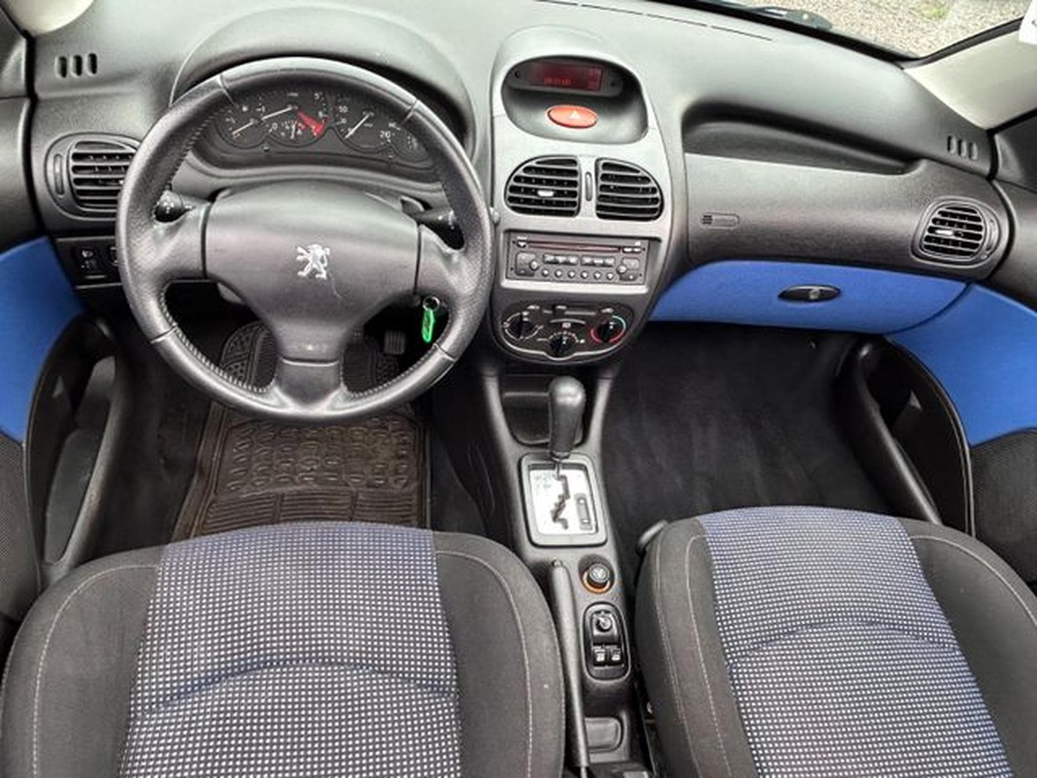 Peugeot 206 206 CC Sport 1.6 *Automatik* (2003) - Photo 10