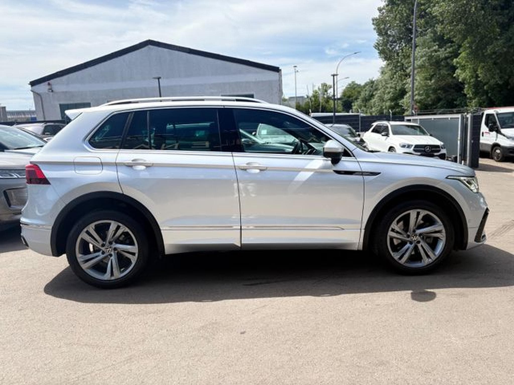VW Tiguan TIGUAN R-LINE 4MOTION *AUT*LED*KAM*SHZ*LEDER* (2021) - Photo 12