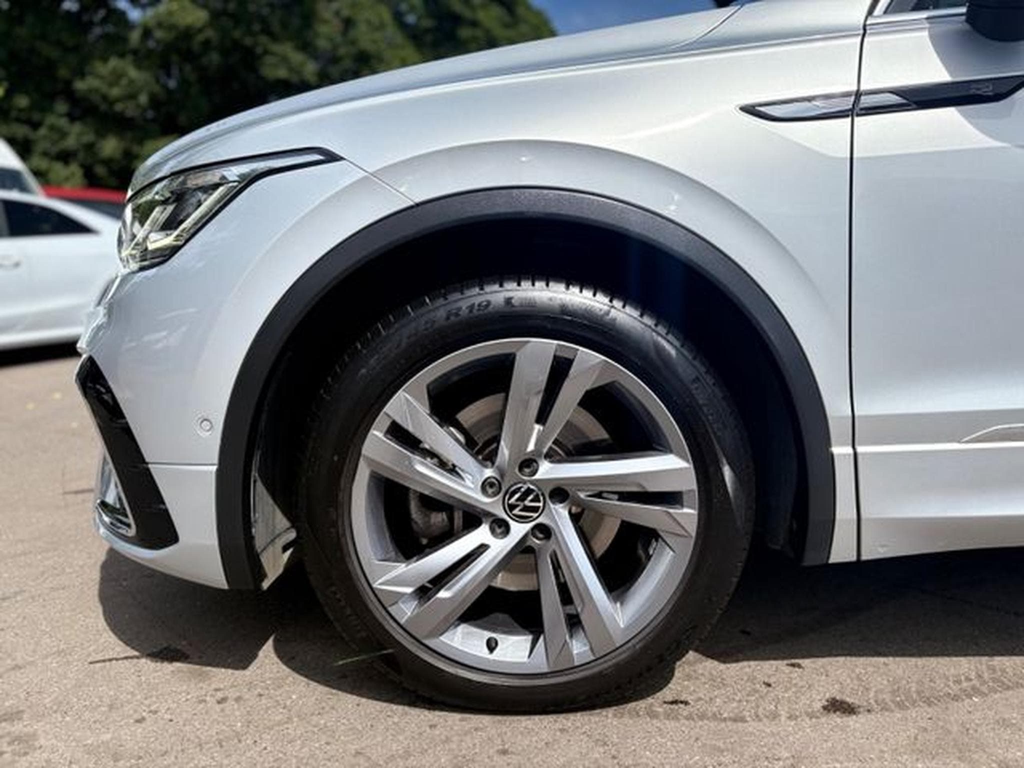 VW Tiguan TIGUAN R-LINE 4MOTION *AUT*LED*KAM*SHZ*LEDER* (2021) - Photo 13
