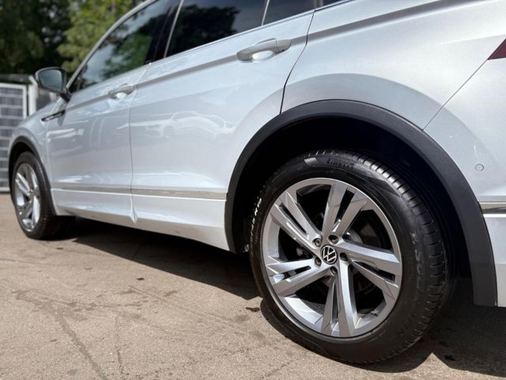 VW Tiguan TIGUAN R-LINE 4MOTION *AUT*LED*KAM*SHZ*LEDER* (2021) - Photo 14