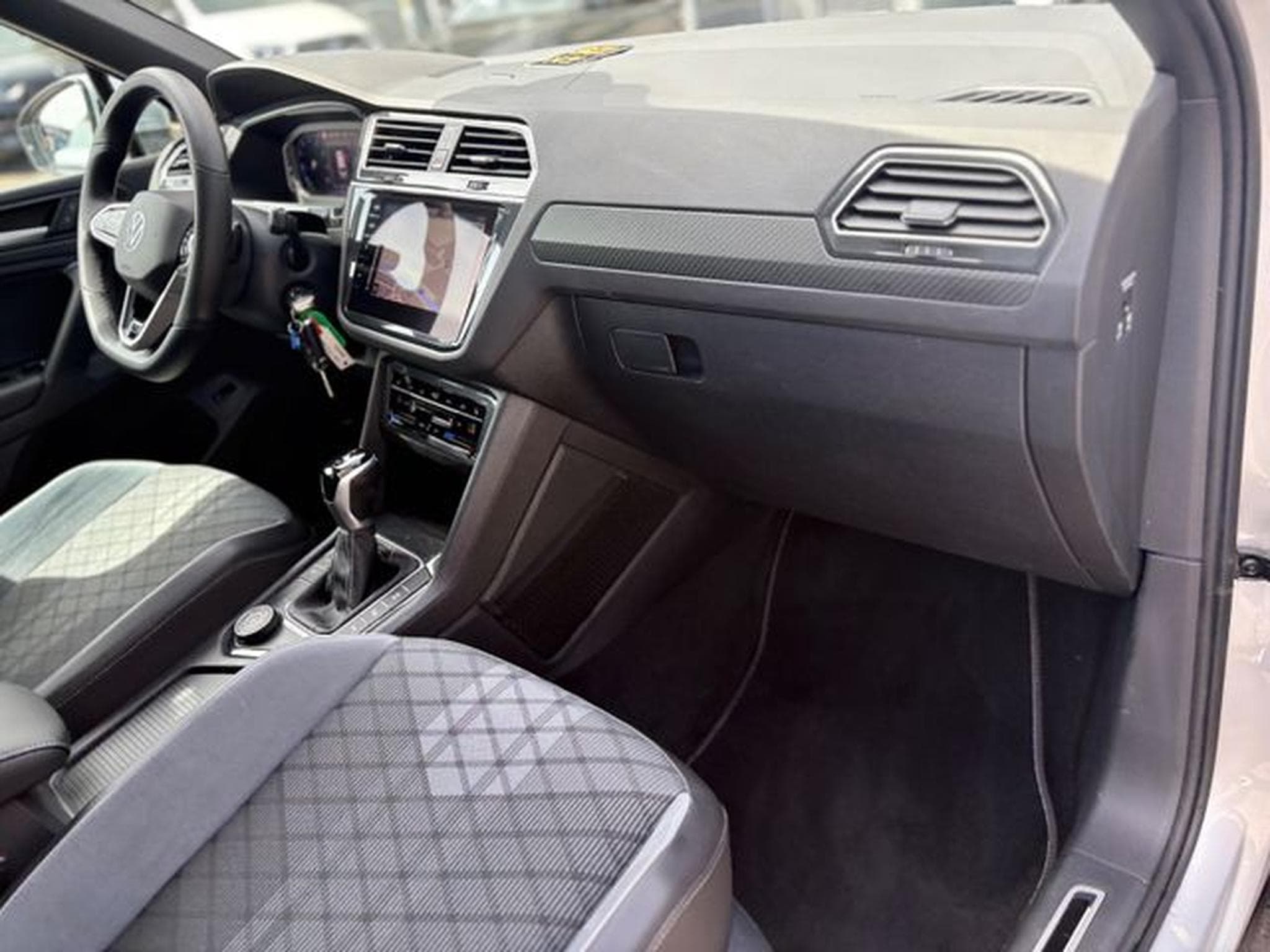 VW Tiguan TIGUAN R-LINE 4MOTION *AUT*LED*KAM*SHZ*LEDER* (2021) - Photo 15