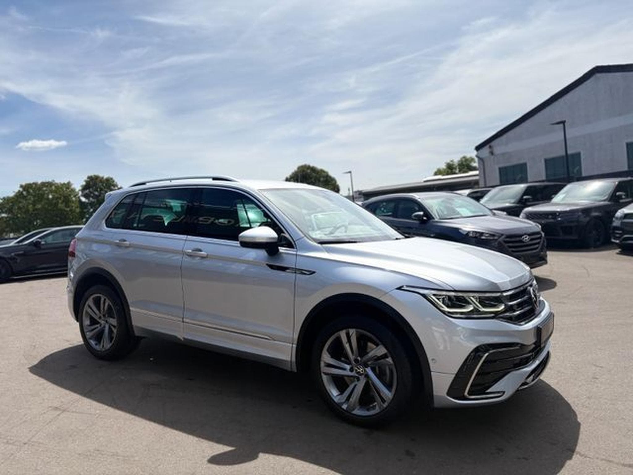 VW Tiguan TIGUAN R-LINE 4MOTION *AUT*LED*KAM*SHZ*LEDER* (2021) - Photo 5