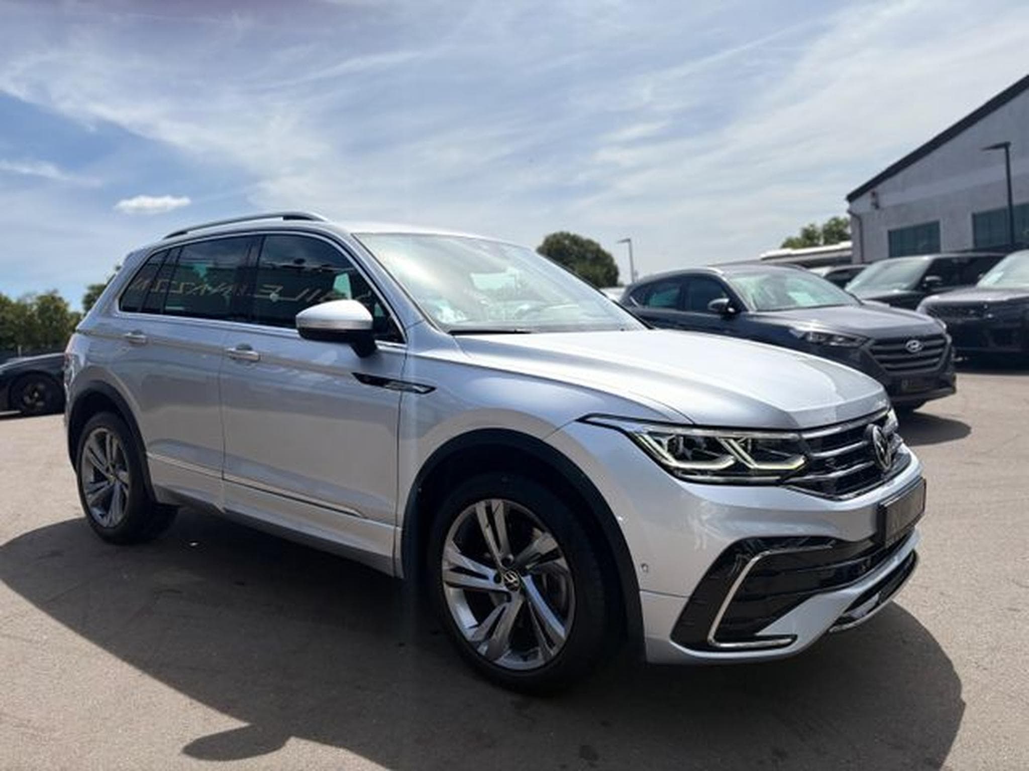 VW Tiguan TIGUAN R-LINE 4MOTION *AUT*LED*KAM*SHZ*LEDER* (2021) - Photo 6