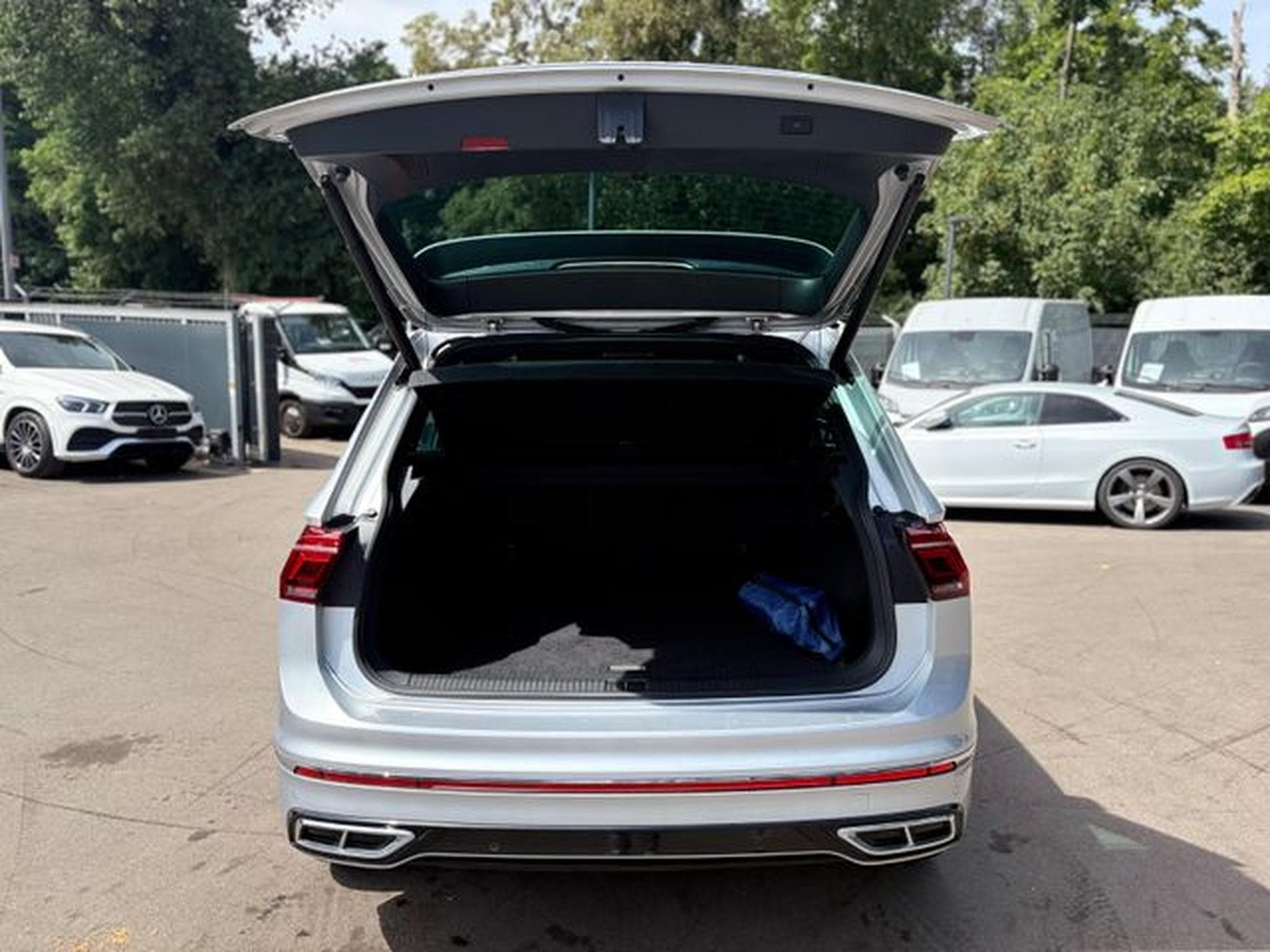 VW Tiguan TIGUAN R-LINE 4MOTION *AUT*LED*KAM*SHZ*LEDER* (2021) - Photo 9