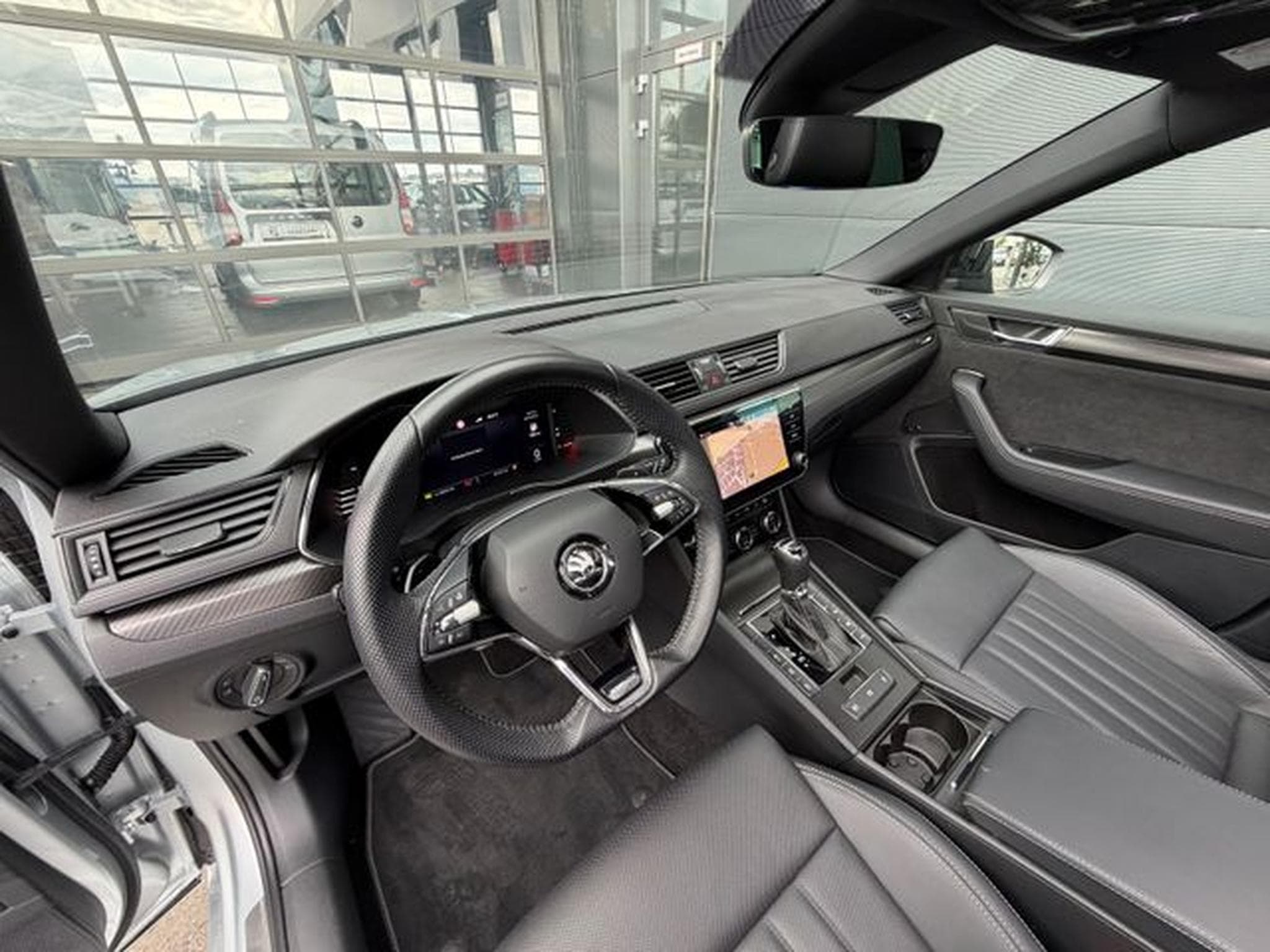Skoda Superb Superb Kombi 2,0TDi Sportline 4x4 AHK Pano Canto (2023) - Photo 11