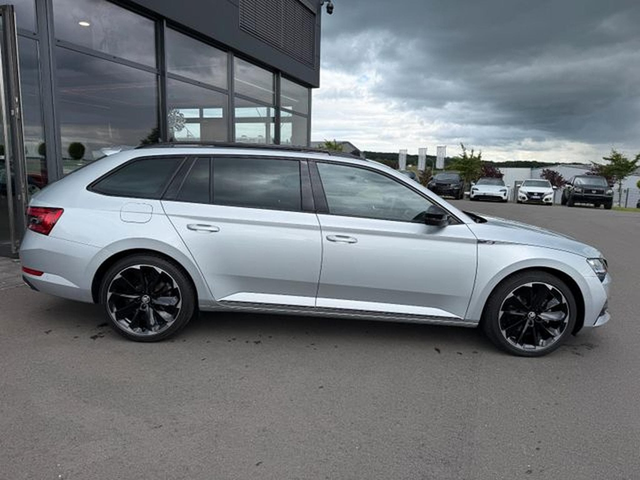 Skoda Superb Superb Kombi 2,0TDi Sportline 4x4 AHK Pano Canto (2023) - Photo 5