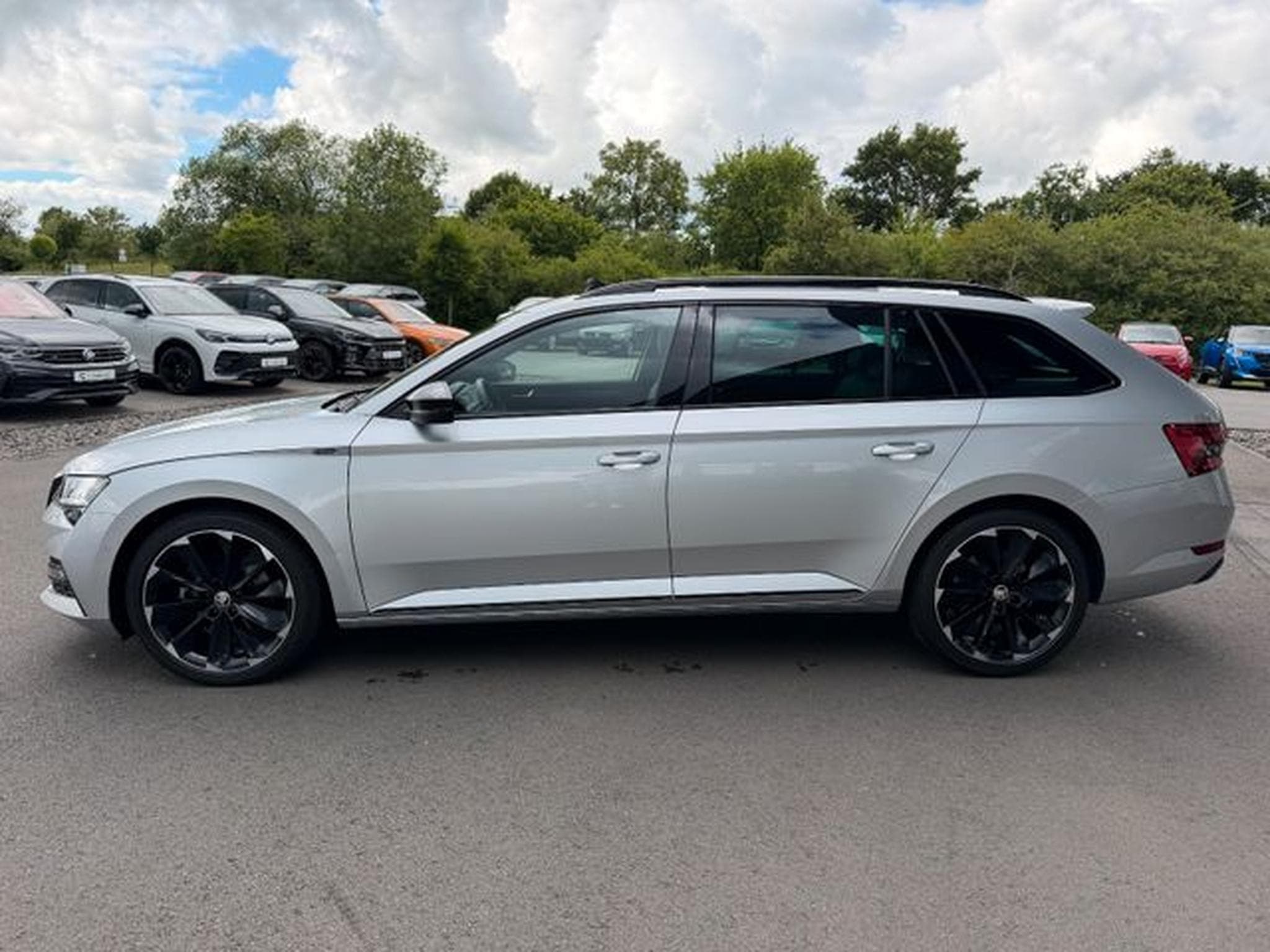 Skoda Superb Superb Kombi 2,0TDi Sportline 4x4 AHK Pano Canto (2023) - Photo 9