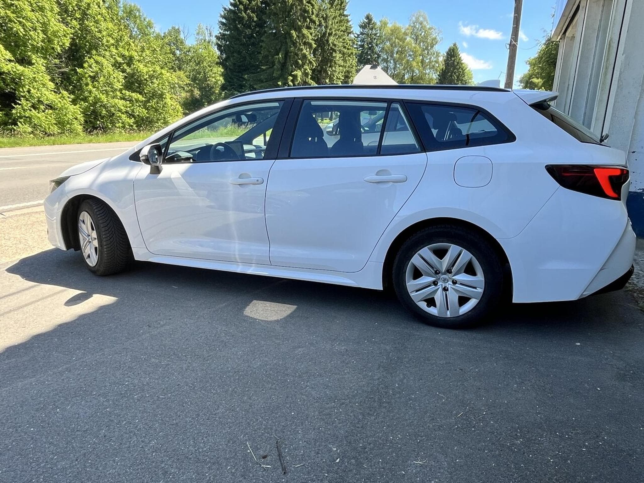 Toyota Corolla TOURING HYBRIDE 122 CH - LED -Caméra - Cruise - Garantie bat (2024) - Photo 2
