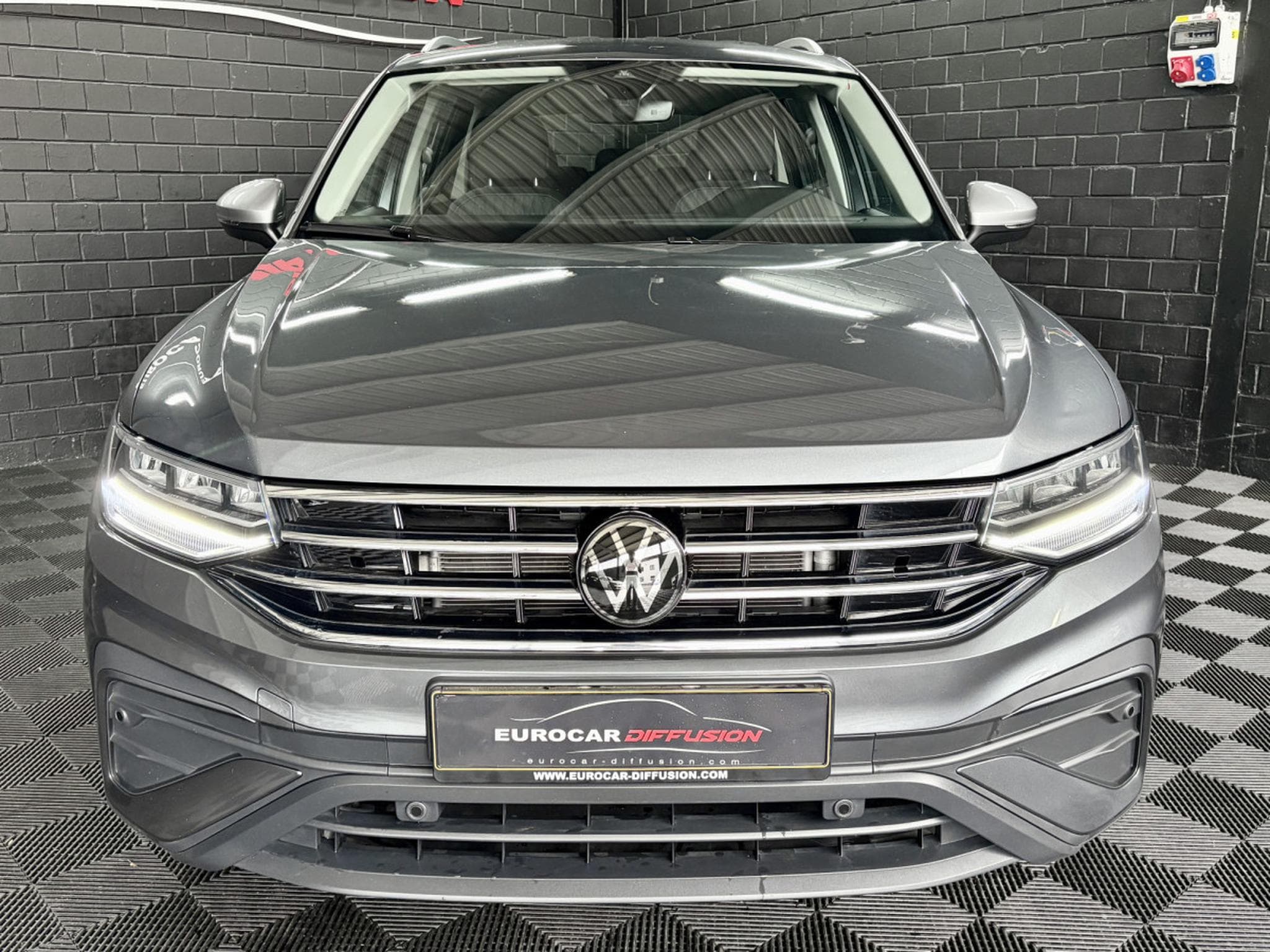 VW Tiguan Life 1.5 TSI 150 CV DSG7 *7 PLACES *ATTELAGE* *HAYON* (2025) - Photo 2