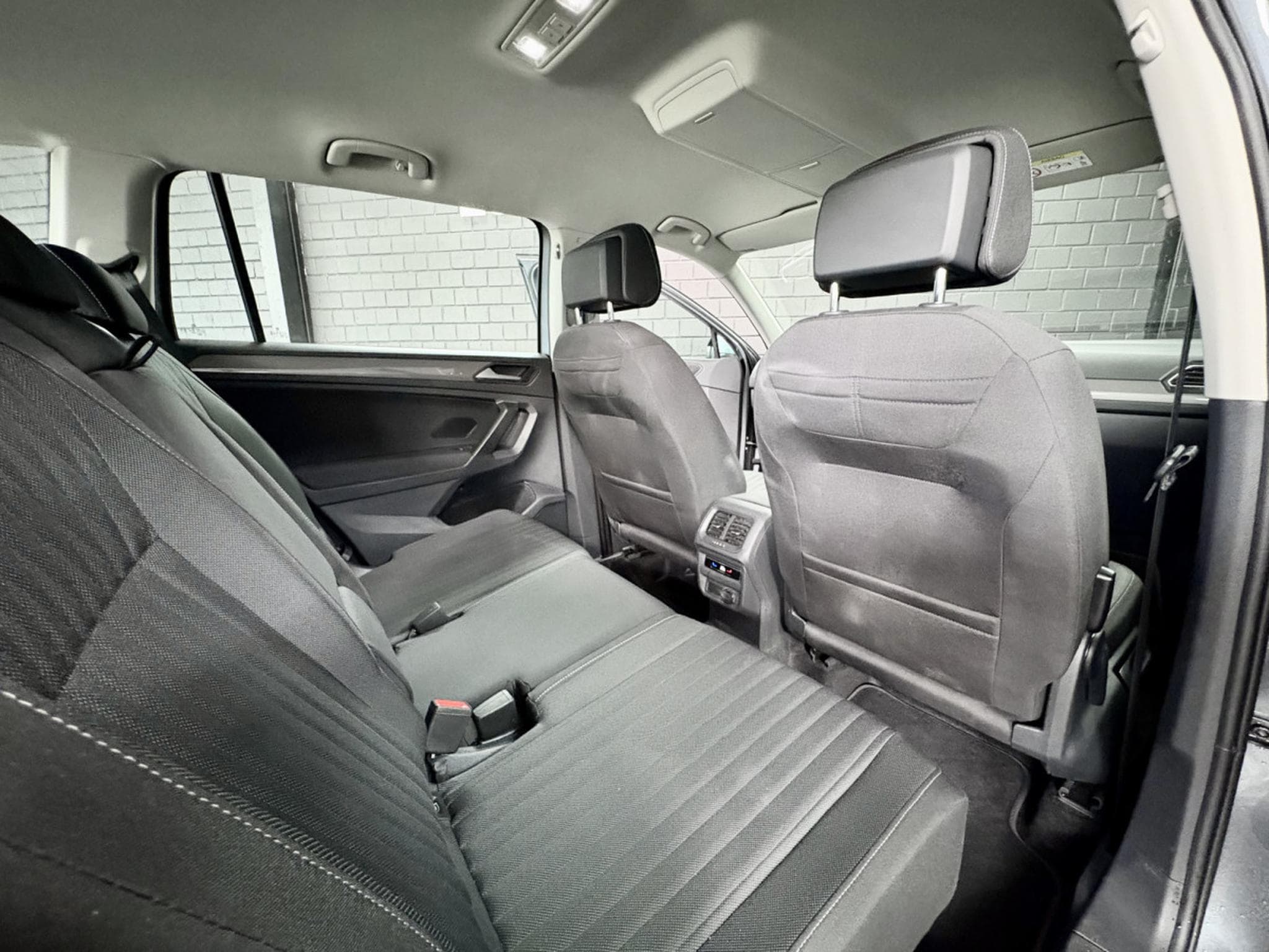VW Tiguan Life 1.5 TSI 150 CV DSG7 *7 PLACES *ATTELAGE* *HAYON* (2025) - Photo 23