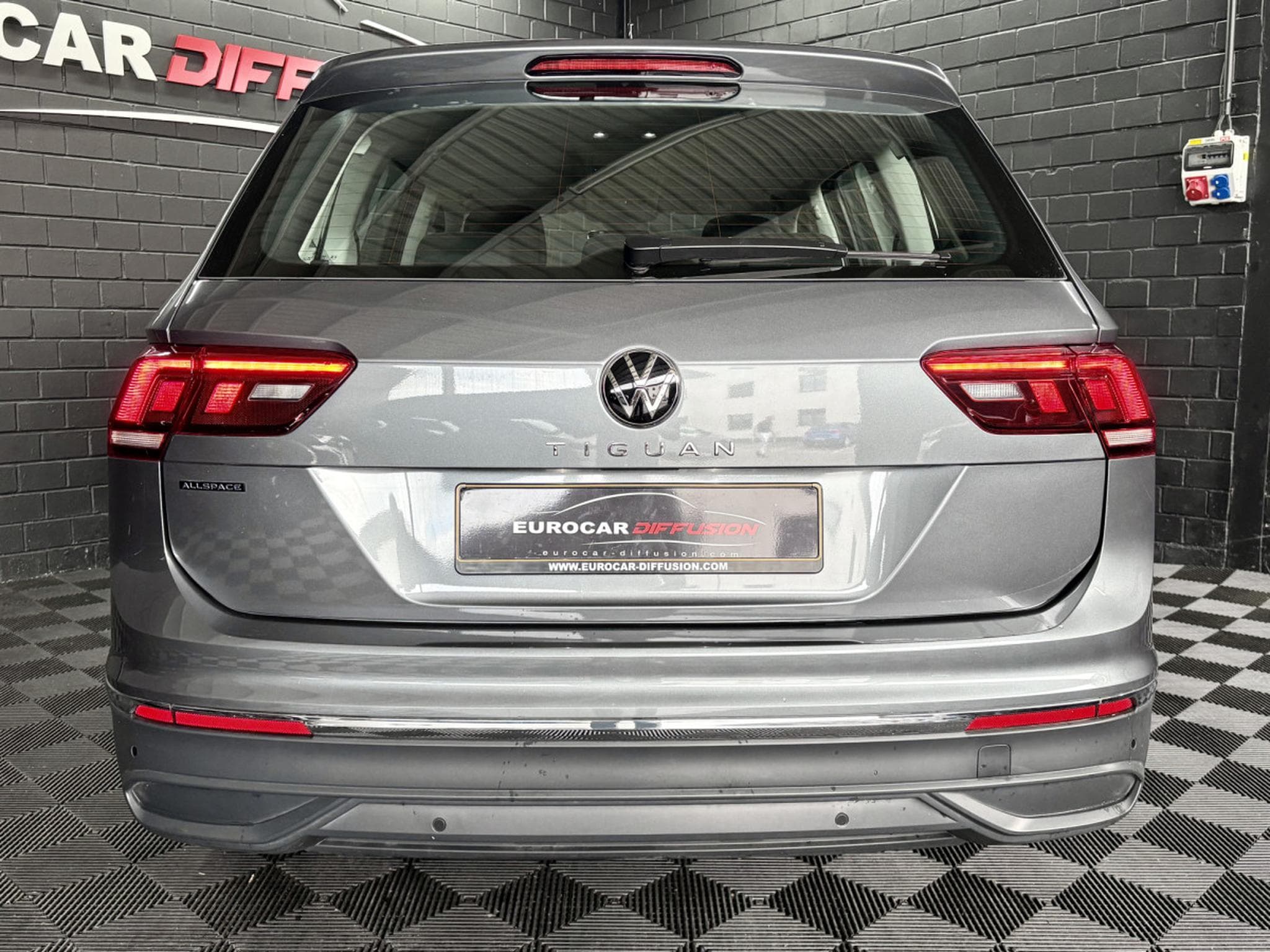 VW Tiguan Life 1.5 TSI 150 CV DSG7 *7 PLACES *ATTELAGE* *HAYON* (2025) - Photo 5