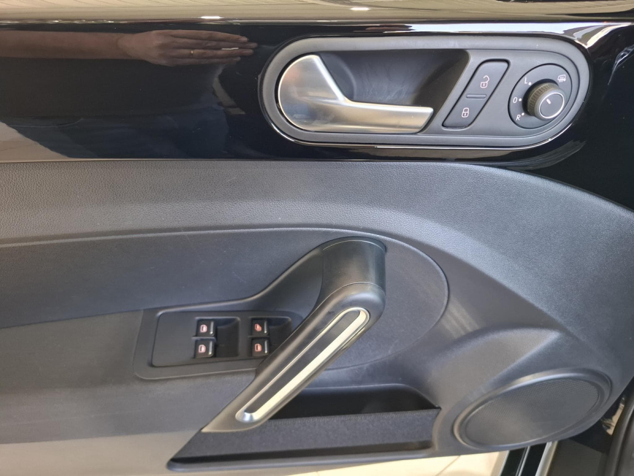 VW Beetle 2.0 TDI 150 CABRIOLET DESIGN, NAVI, PDC, ALU 18'', LED, KM 2 (2018) - Photo 11