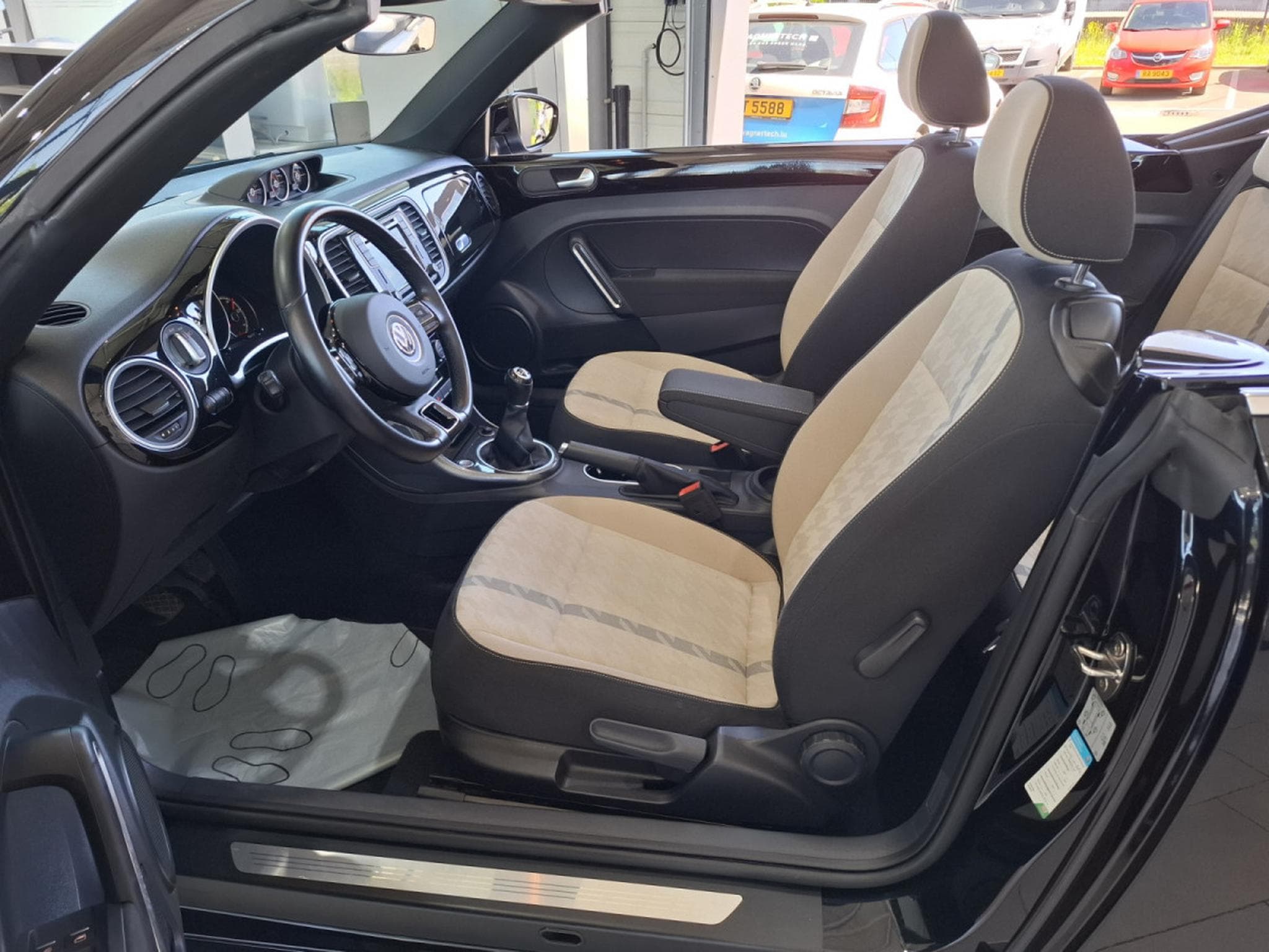 VW Beetle 2.0 TDI 150 CABRIOLET DESIGN, NAVI, PDC, ALU 18'', LED, KM 2 (2018) - Photo 9