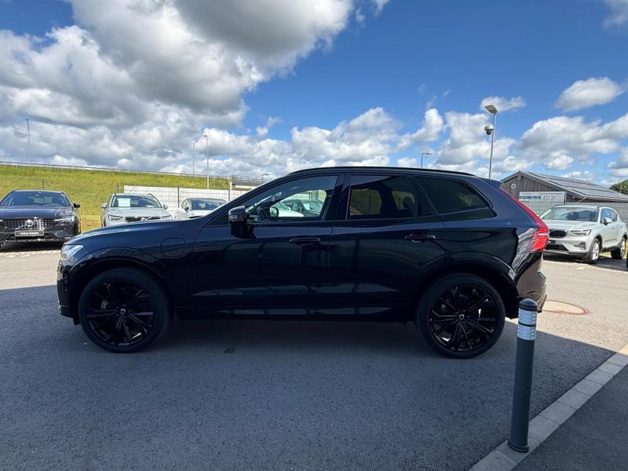 Volvo XC60 T6 Black Edition / Hybride (2024) - Photo 2