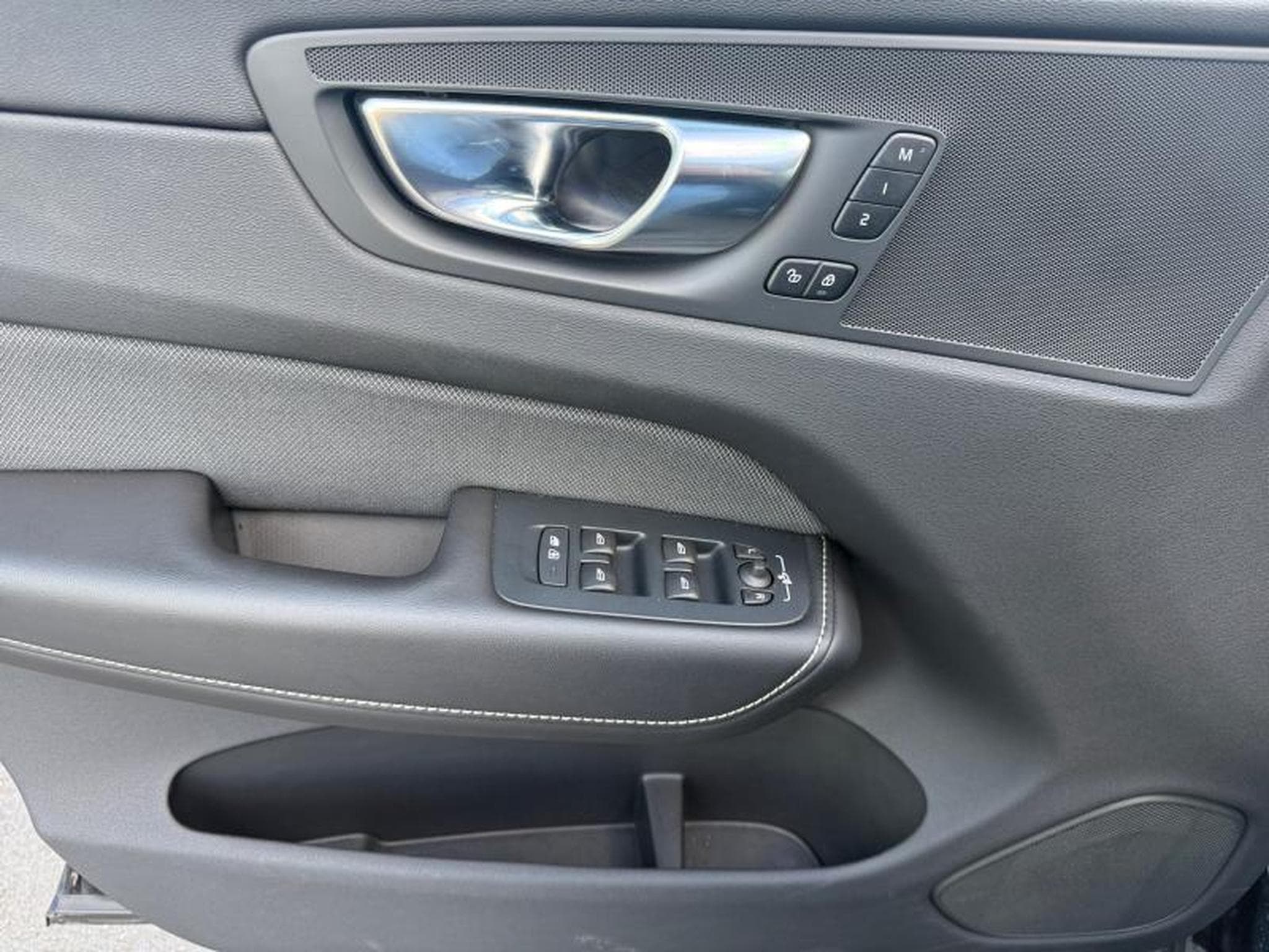 Volvo XC60 T6 Black Edition / Hybride (2024) - Photo 20