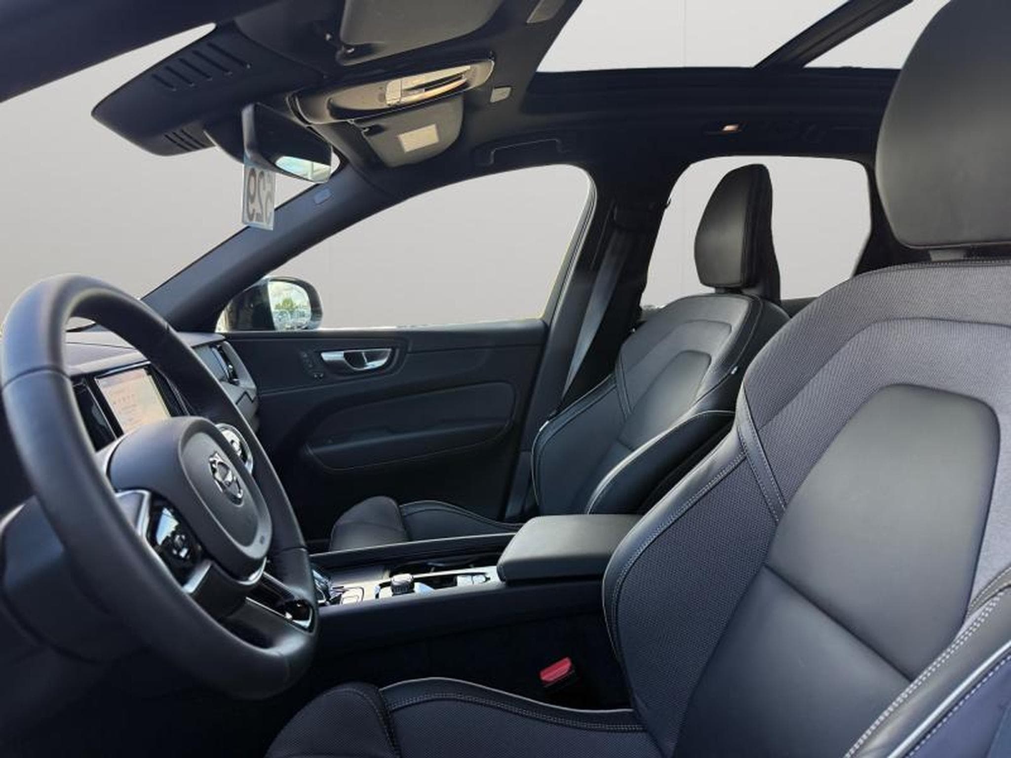 Volvo XC60 T6 Black Edition / Hybride (2024) - Photo 9