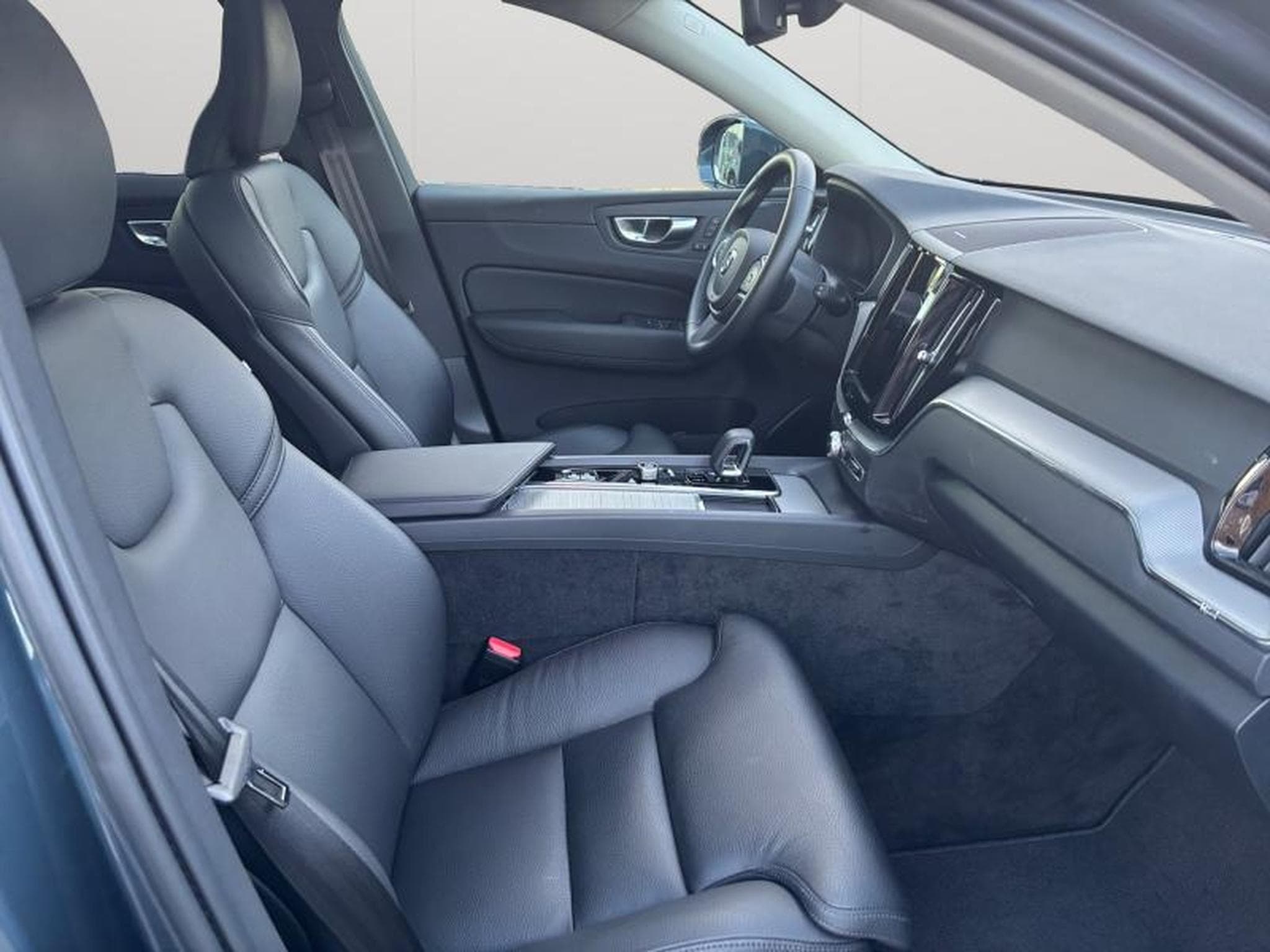 Volvo XC60 T6 Core / Hybride (2025) - Photo 14