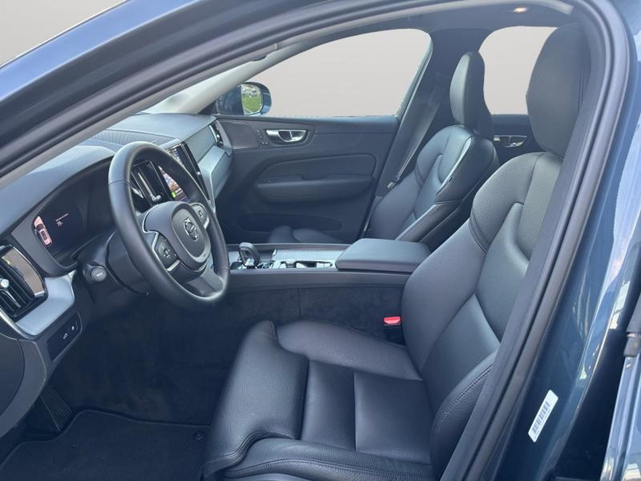 Volvo XC60 T6 Core / Hybride (2025) - Photo 9