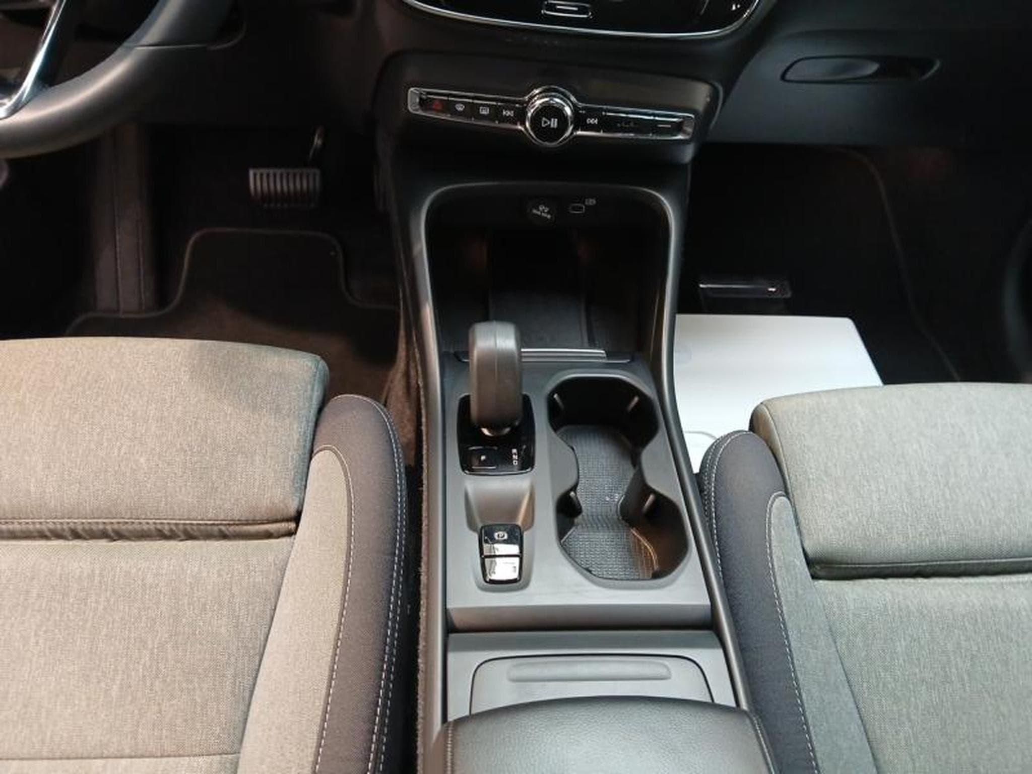 Volvo XC40 B3 Core / Essence (2022) - Photo 9