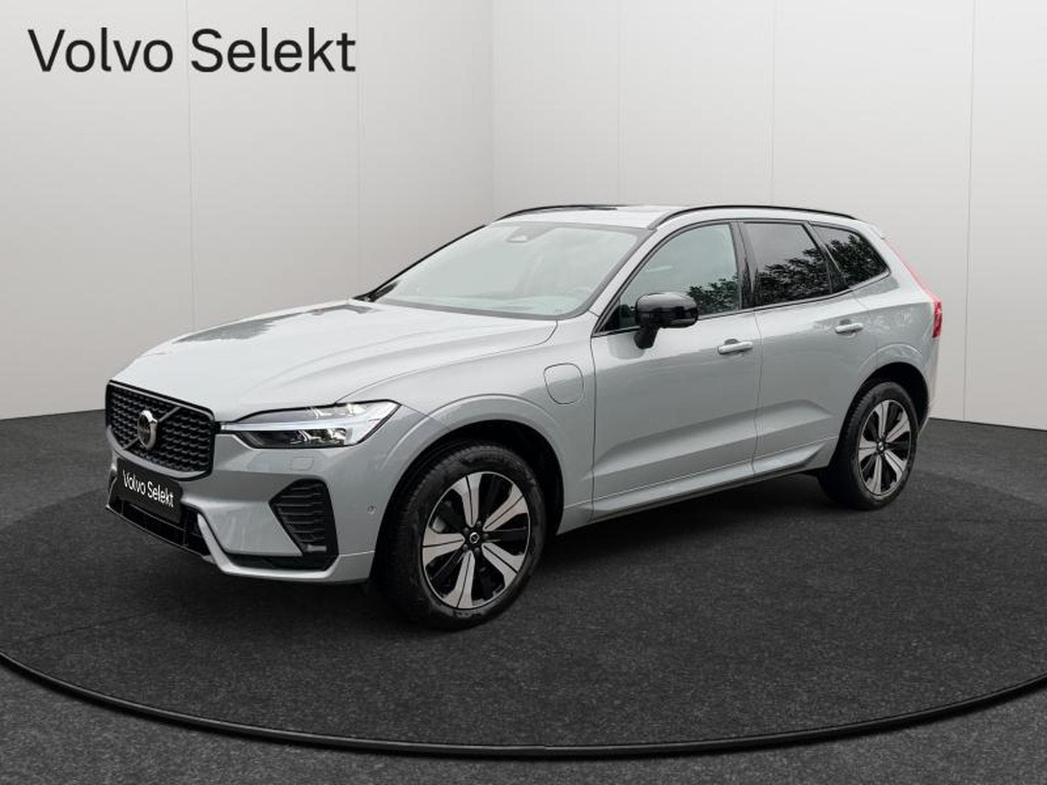 Volvo XC60 T6 Plus Dark / Hybride KIT HIVER INCLUS (2025) - Photo 1
