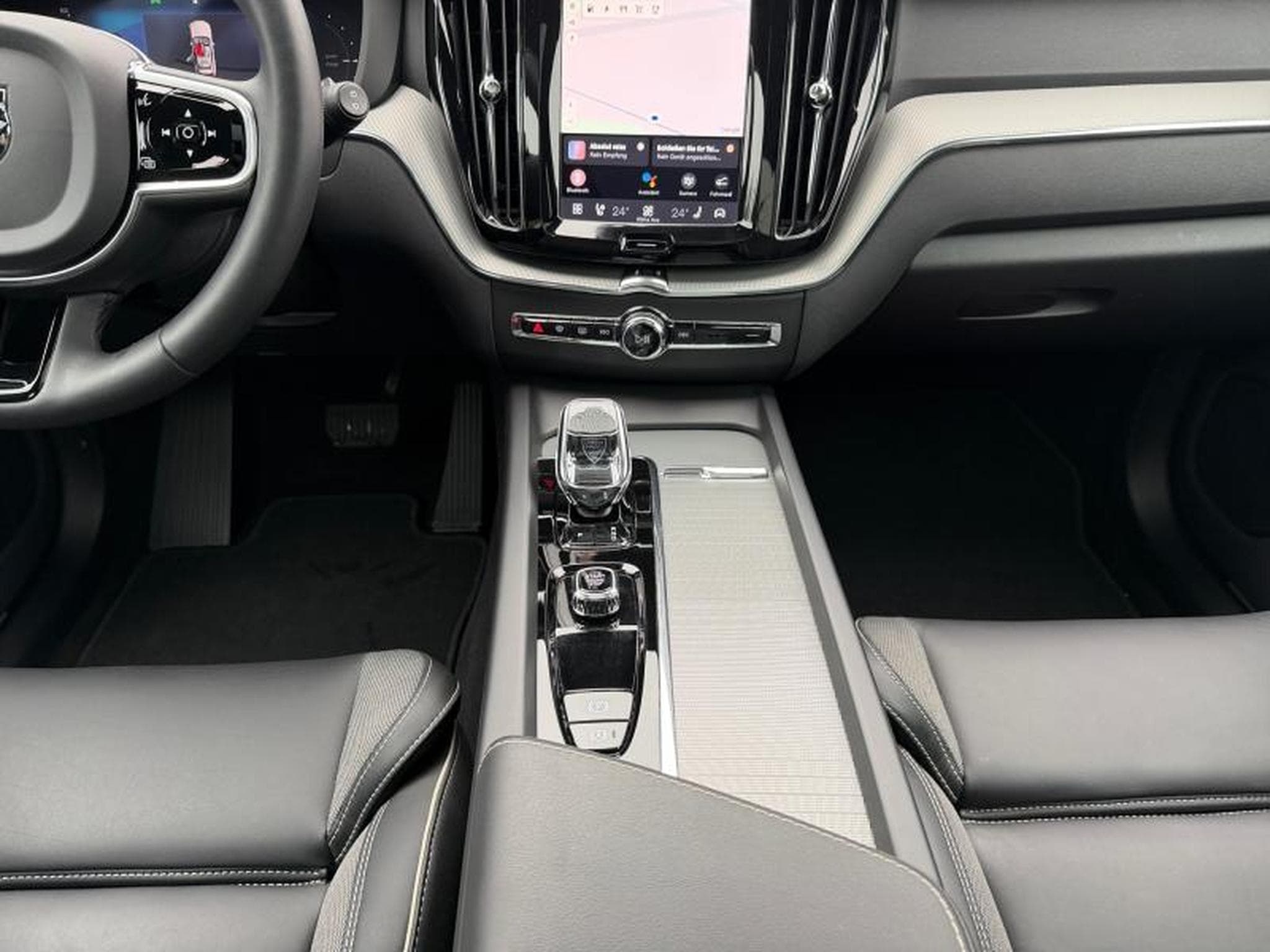 Volvo XC60 T6 Plus Dark / Hybride KIT HIVER INCLUS (2025) - Photo 11
