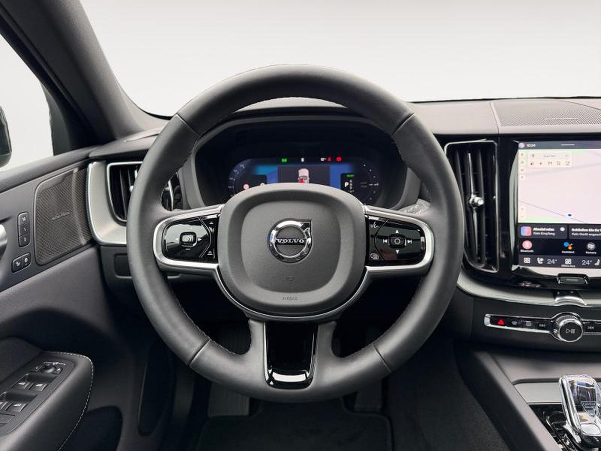 Volvo XC60 T6 Plus Dark / Hybride KIT HIVER INCLUS (2025) - Photo 12