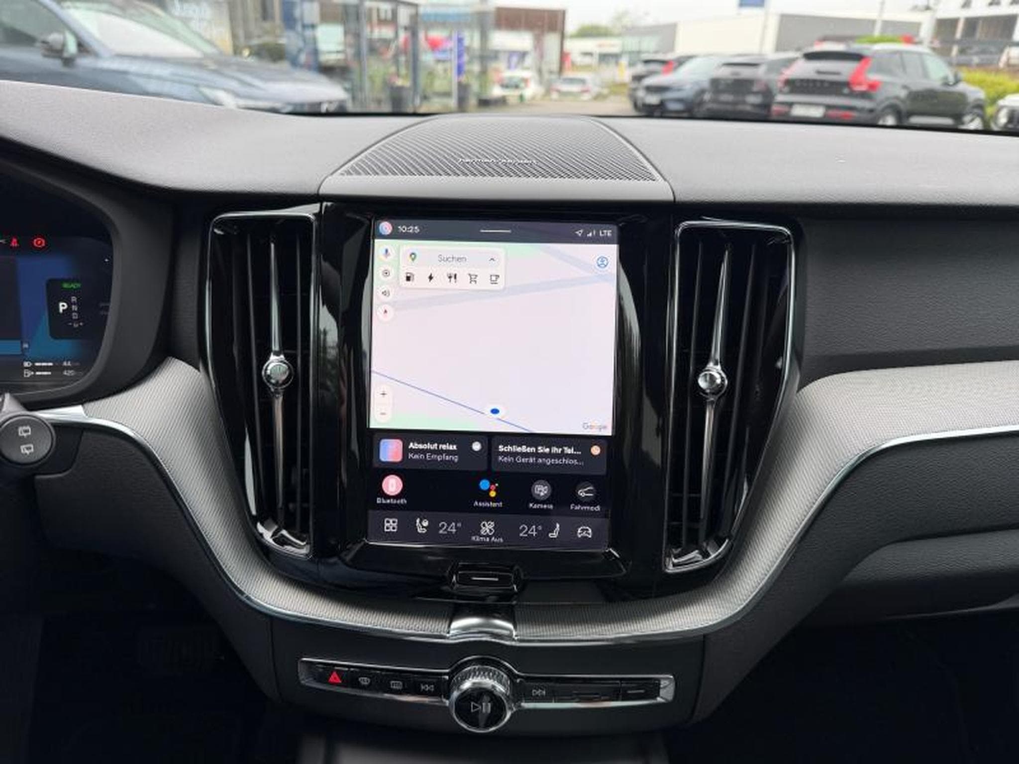 Volvo XC60 T6 Plus Dark / Hybride KIT HIVER INCLUS (2025) - Photo 16