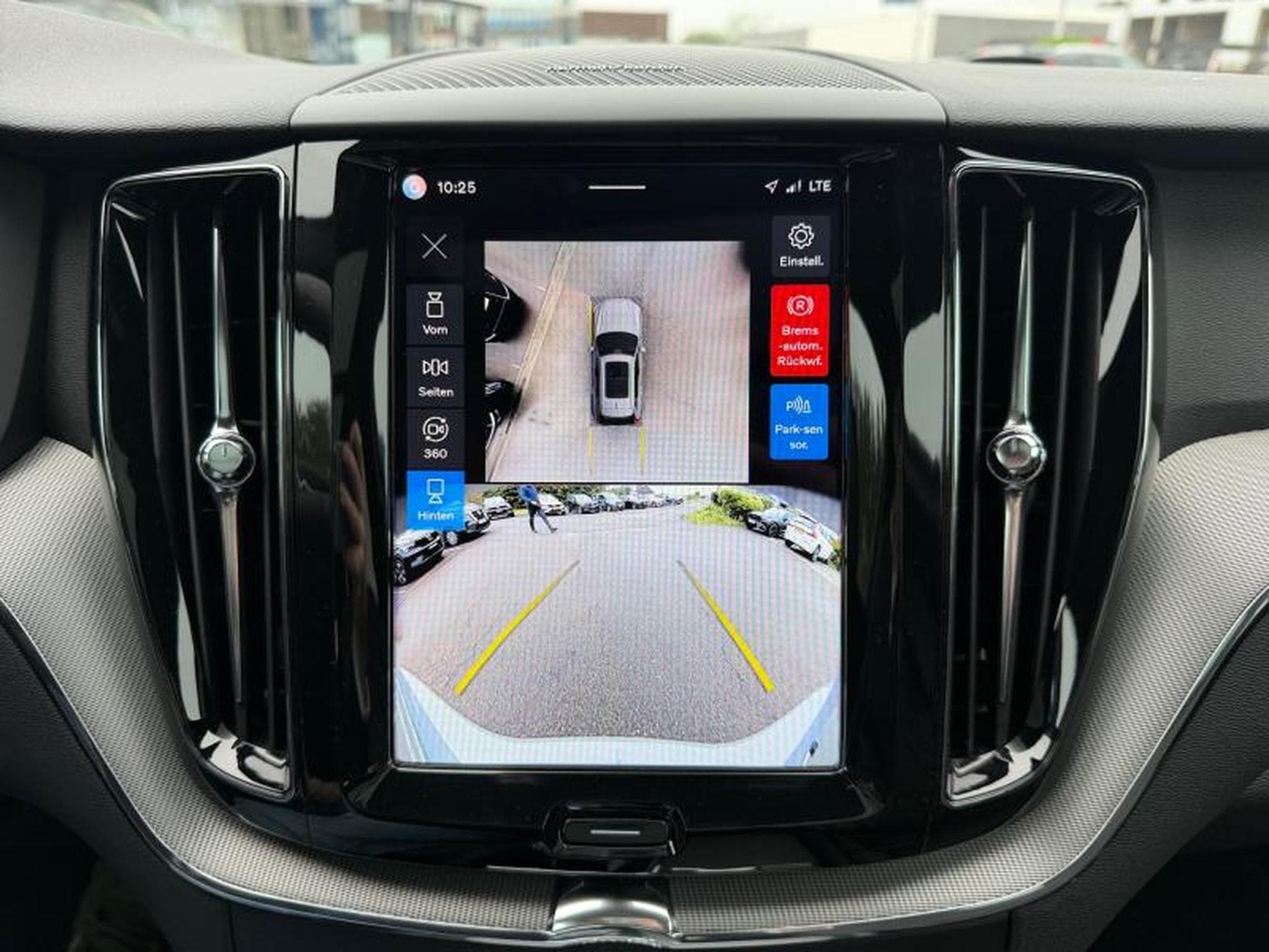 Volvo XC60 T6 Plus Dark / Hybride KIT HIVER INCLUS (2025) - Photo 17