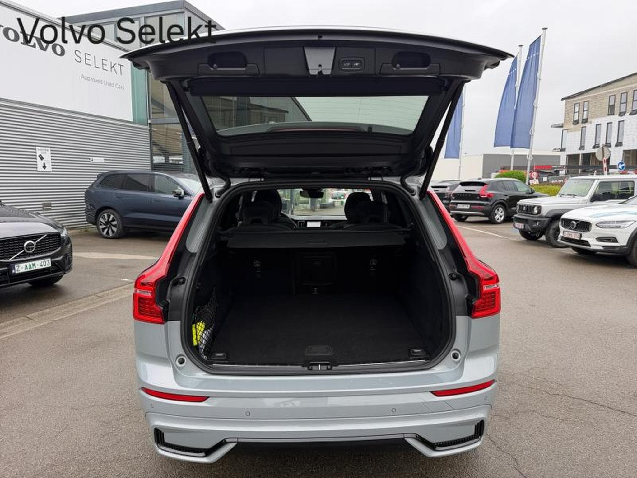 Volvo XC60 T6 Plus Dark / Hybride KIT HIVER INCLUS (2025) - Photo 19